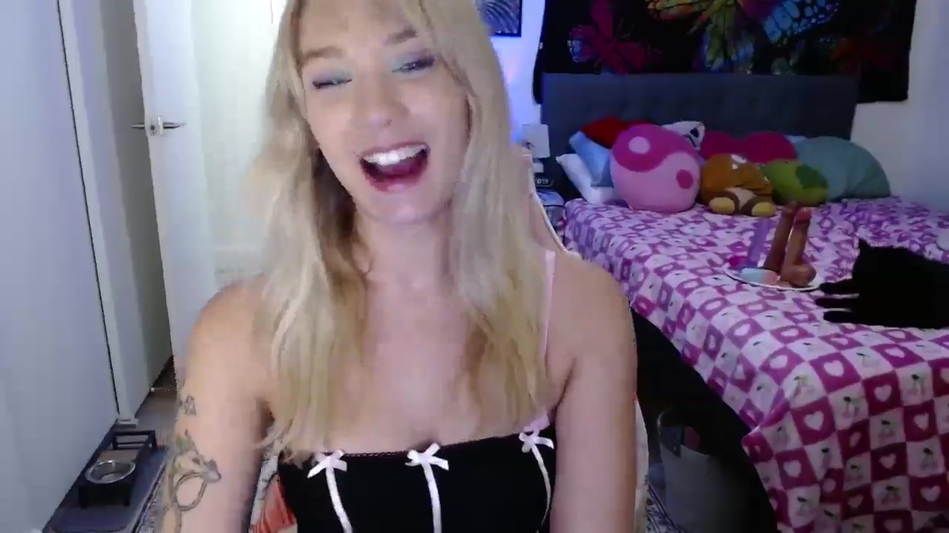 Gallery image thumbnail from VioletRay's myfreecams stream on, 09/26/2025, 06:27 image 2 of 20