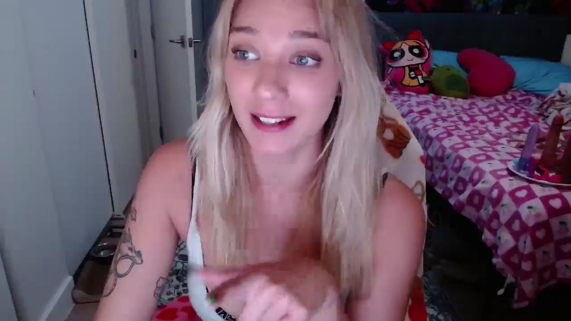 Gallery image thumbnail from VioletRay's myfreecams stream on, 09/30/2025, 03:09 image 6 of 20