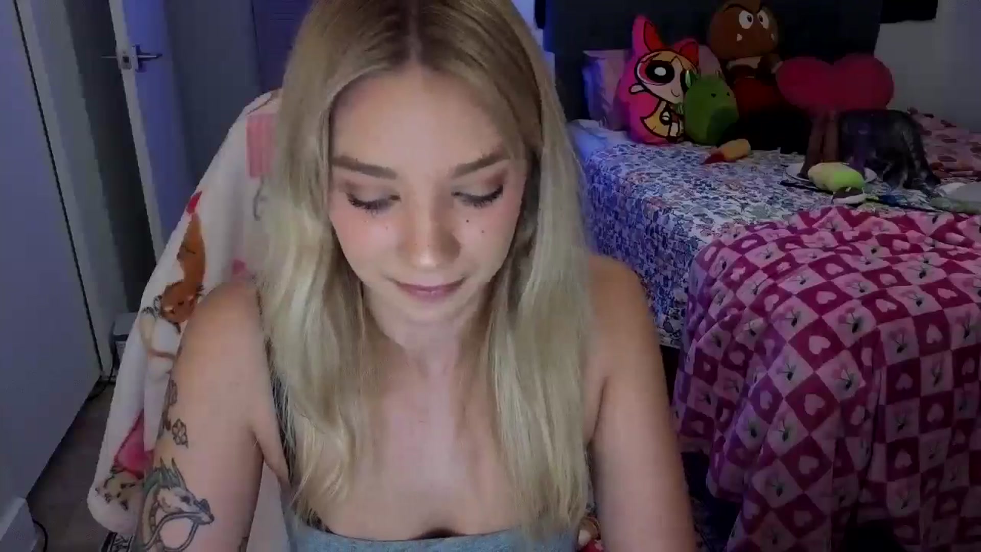 Gallery image thumbnail from VioletRay's myfreecams stream on, 10/15/2025, 03:43 image 18 of 20