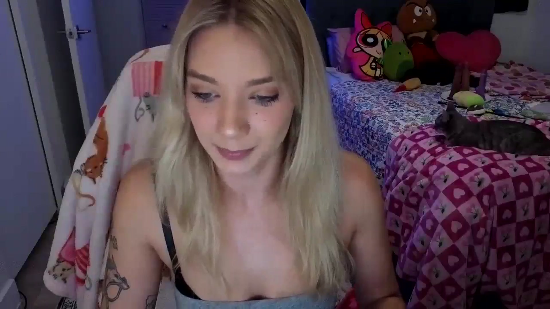 Gallery image thumbnail from VioletRay's myfreecams stream on, 10/15/2025, 03:43 image 20 of 20