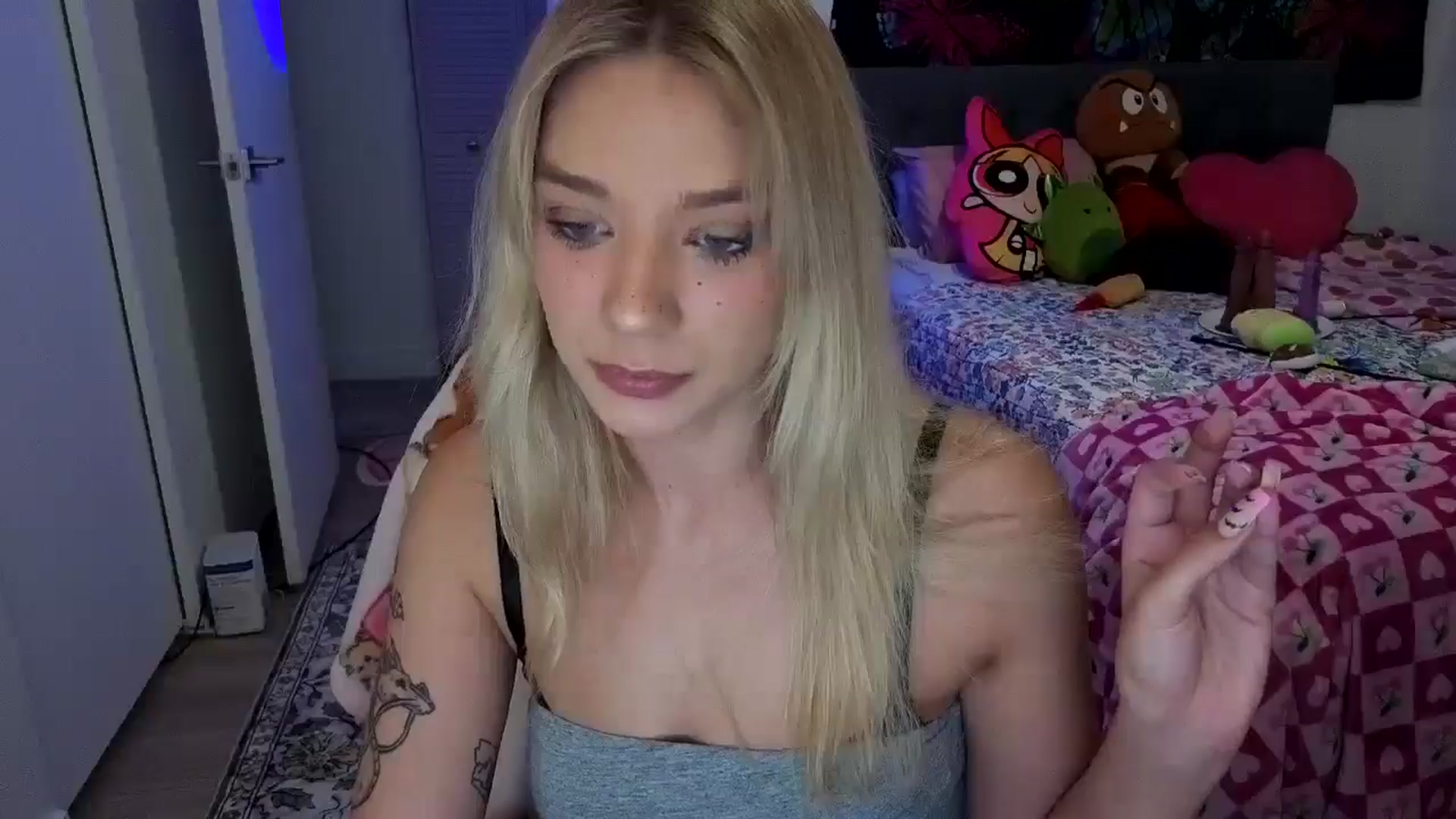 Gallery image thumbnail from VioletRay's myfreecams stream on, 10/15/2025, 03:43 image 11 of 20