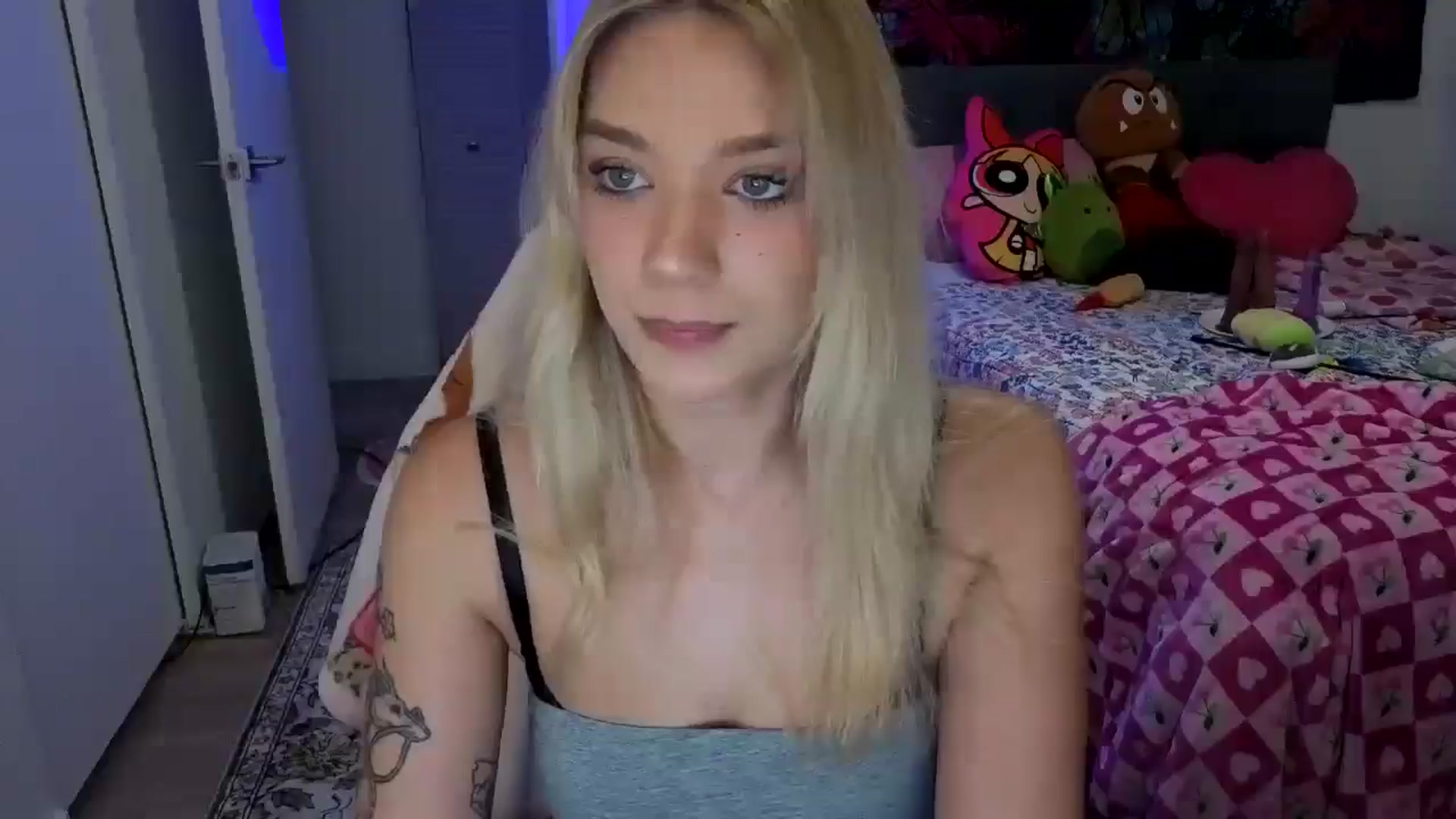 Gallery image thumbnail from VioletRay's myfreecams stream on, 10/15/2025, 03:43 image 12 of 20