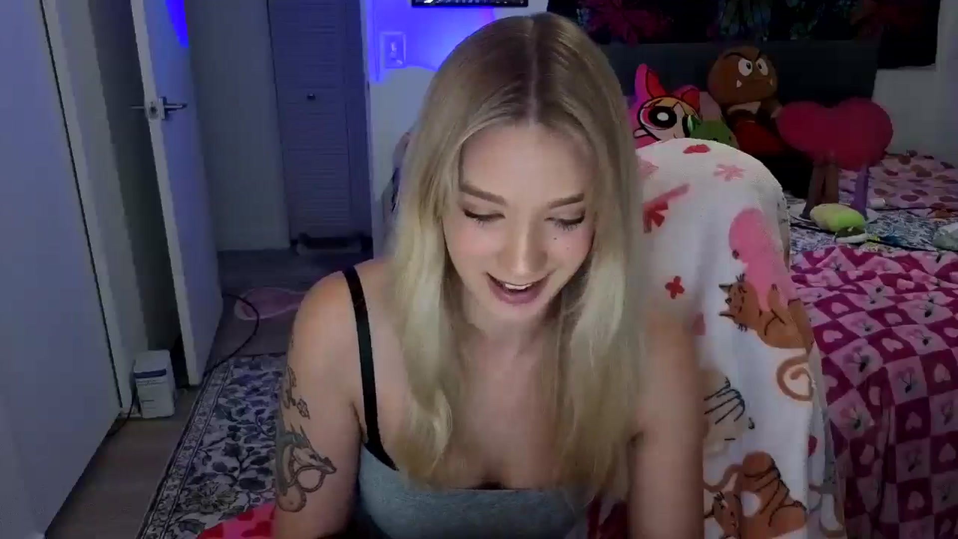 Gallery image thumbnail from VioletRay's myfreecams stream on, 10/15/2025, 03:43 image 2 of 20