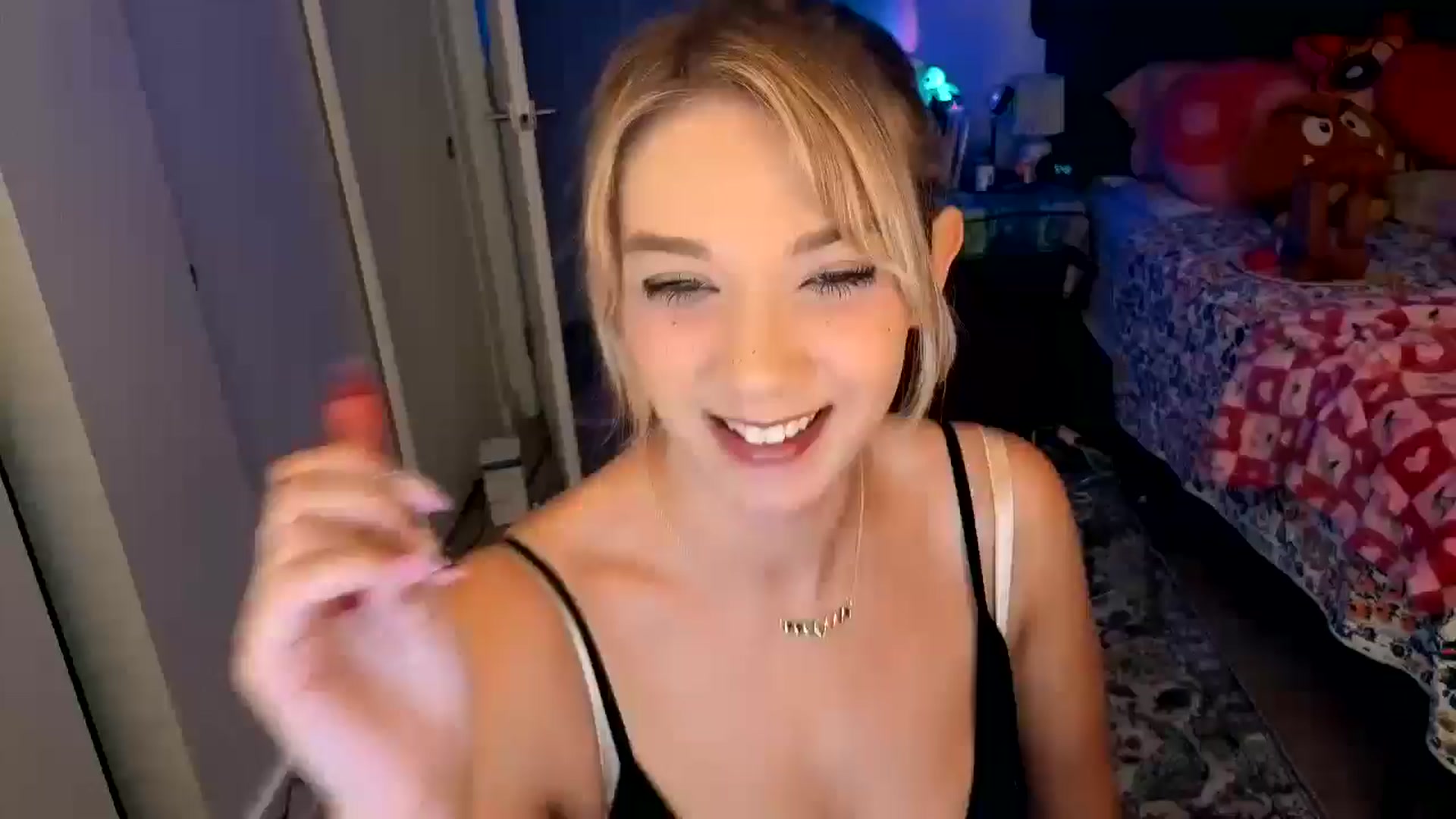 Gallery image thumbnail from VioletRay's myfreecams stream on, 10/23/2025, 01:05 image 18 of 20