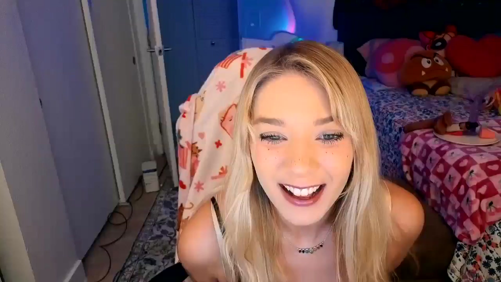 Gallery image thumbnail from VioletRay's myfreecams stream on, 10/23/2025, 01:05 image 1 of 20