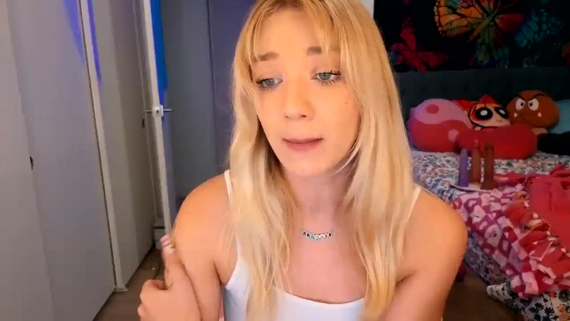 Gallery image thumbnail from VioletRay's myfreecams stream on, 10/26/2025, 04:55 image 12 of 20