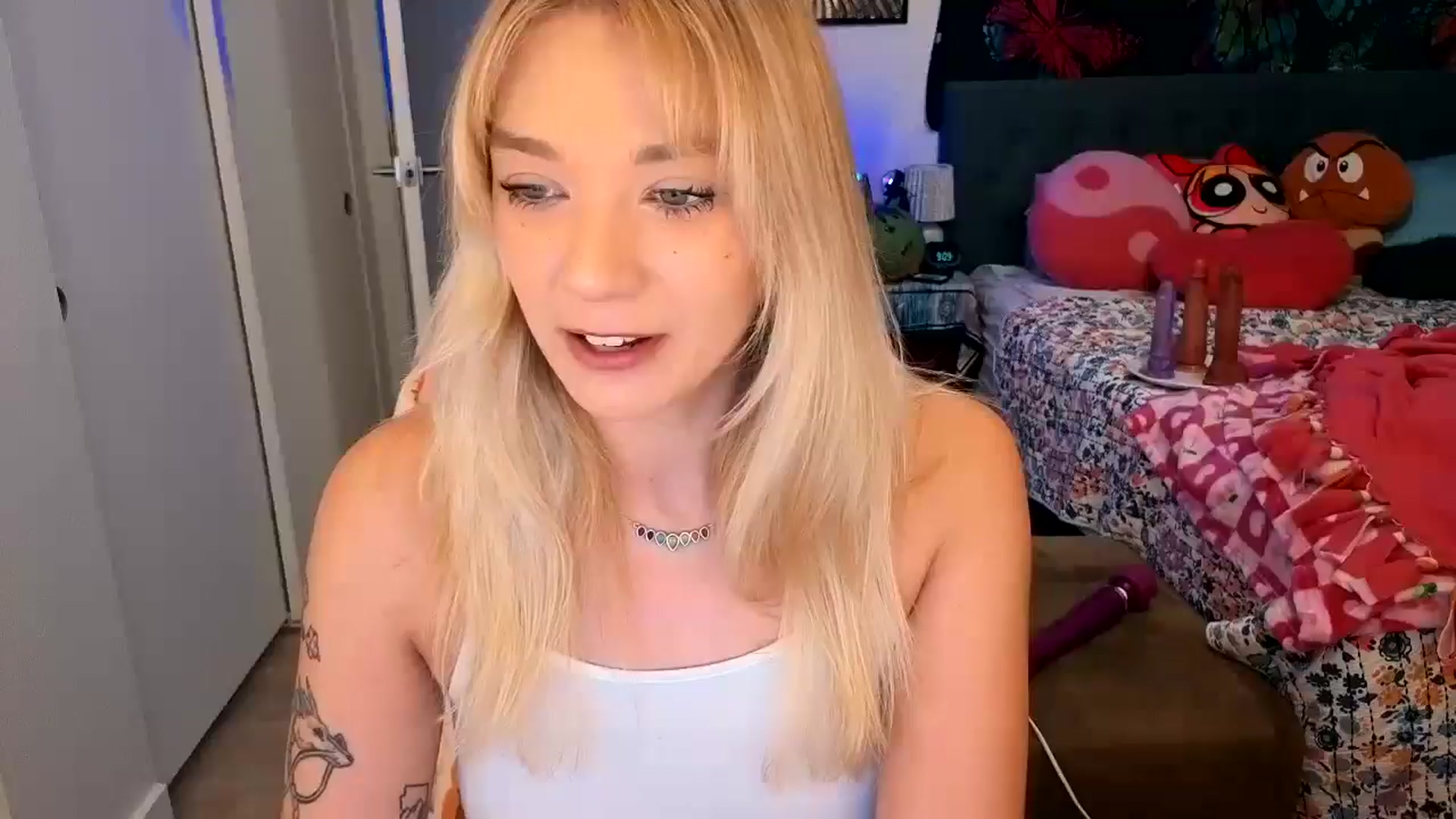 Gallery image thumbnail from VioletRay's myfreecams stream on, 10/26/2025, 04:55 image 1 of 20