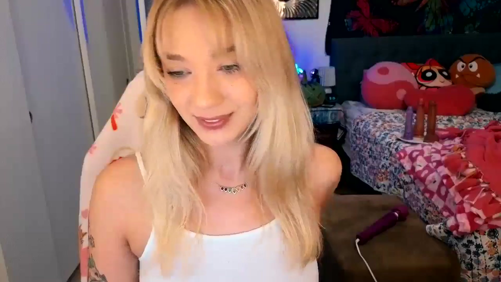 Gallery image thumbnail from VioletRay's myfreecams stream on, 10/26/2025, 04:55 image 6 of 20