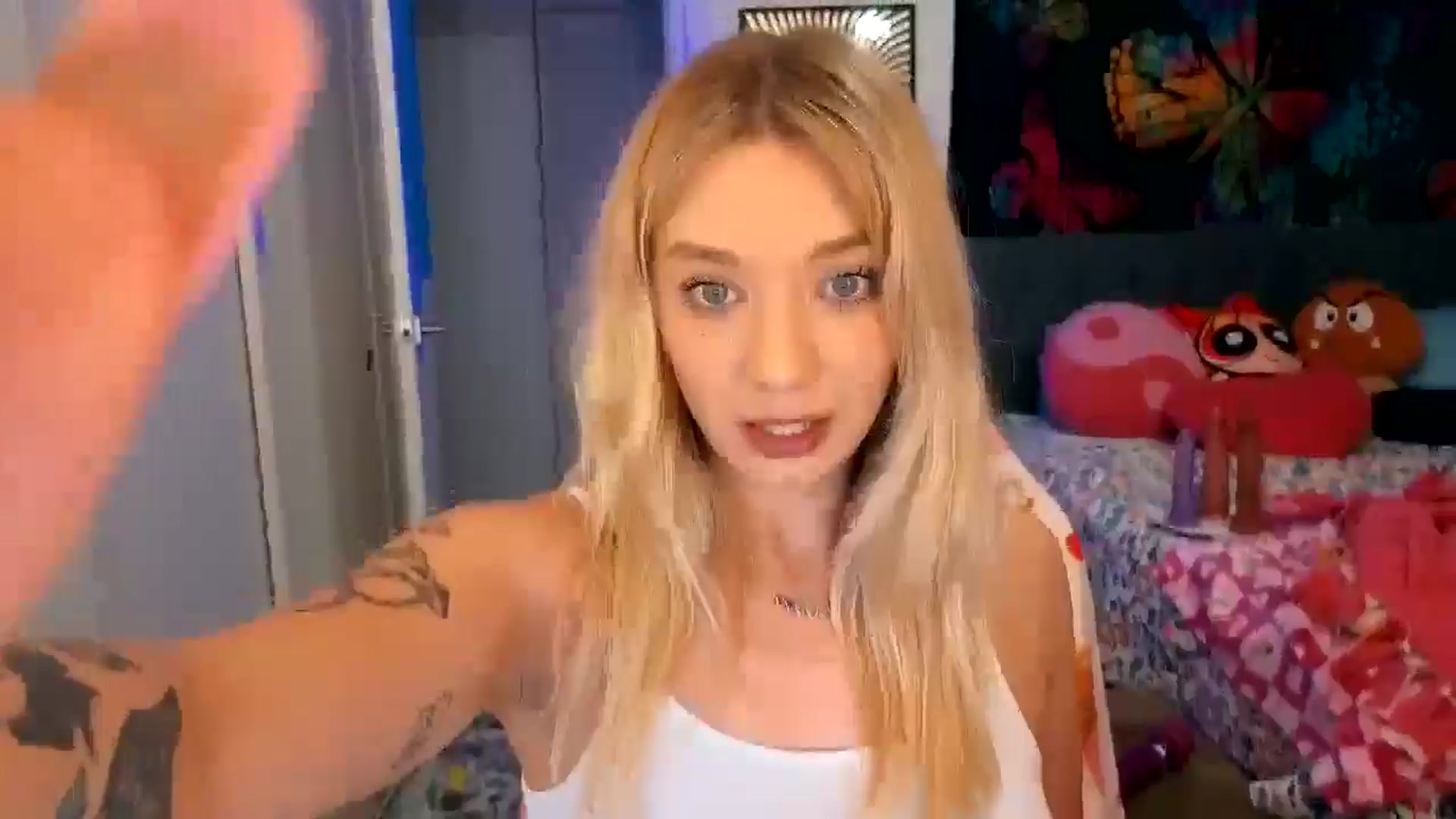 Gallery image thumbnail from VioletRay's myfreecams stream on, 10/26/2025, 04:55 image 9 of 20