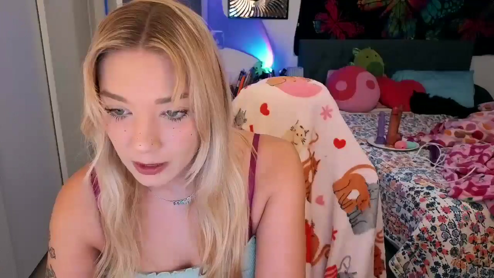 Gallery image thumbnail from VioletRay's myfreecams stream on, 10/28/2025, 04:07 image 8 of 20