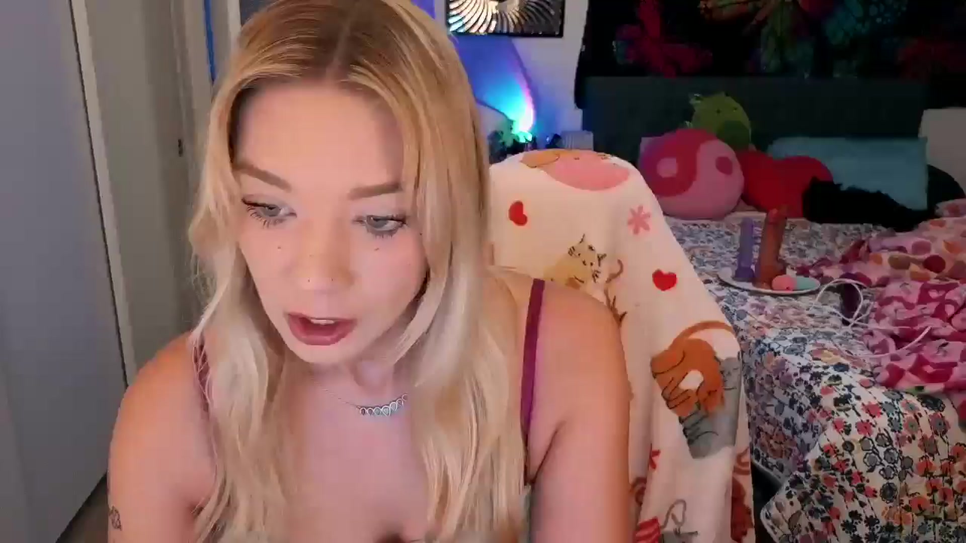 Gallery image thumbnail from VioletRay's myfreecams stream on, 10/28/2025, 04:07 image 7 of 20