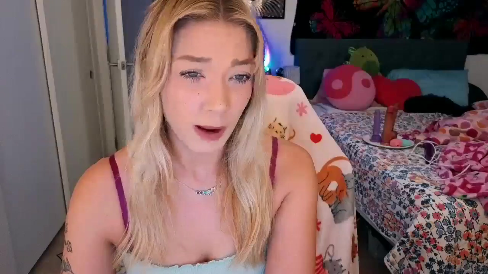 Gallery image thumbnail from VioletRay's myfreecams stream on, 10/28/2025, 04:07 image 10 of 20