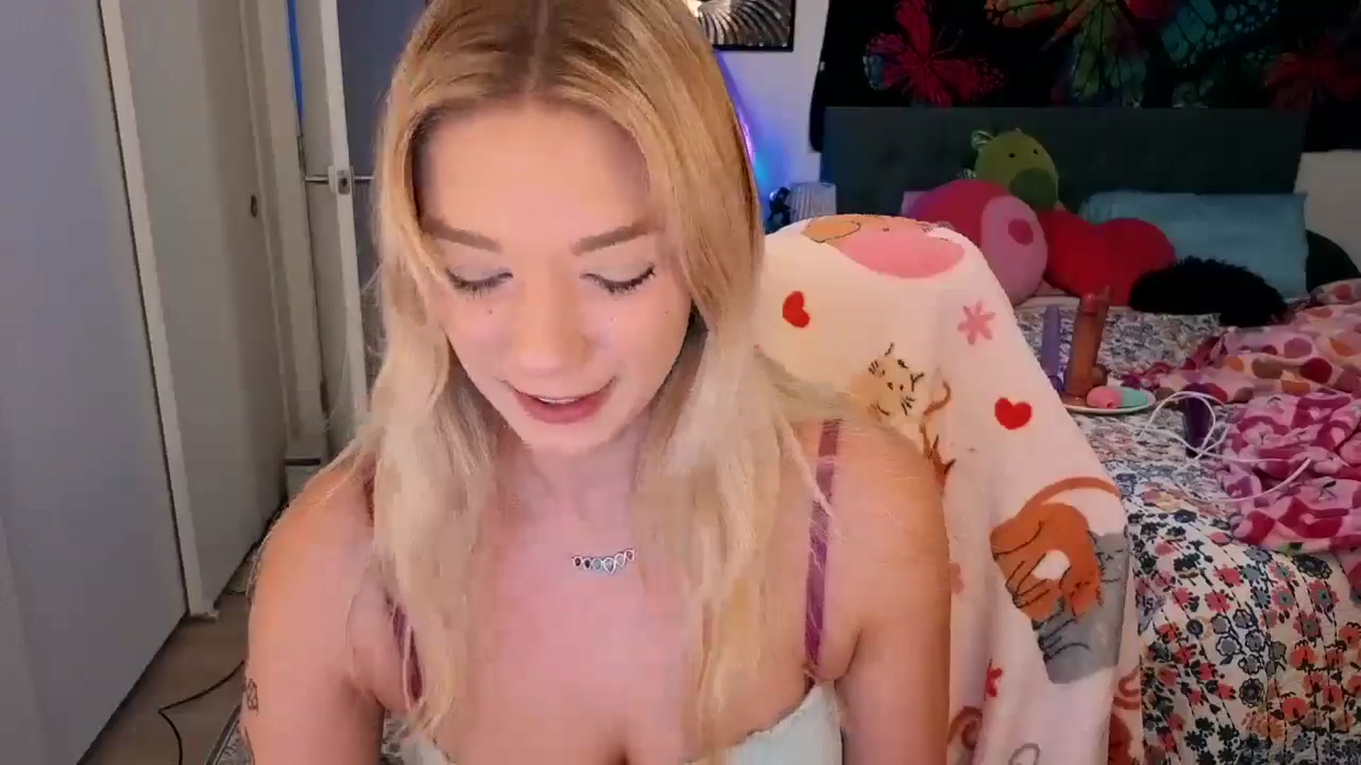 Gallery image thumbnail from VioletRay's myfreecams stream on, 10/28/2025, 04:07 image 20 of 20