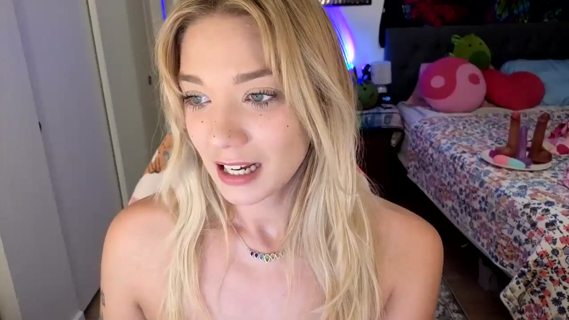 Gallery image thumbnail from VioletRay's myfreecams stream on, 10/28/2025, 06:53 image 17 of 20
