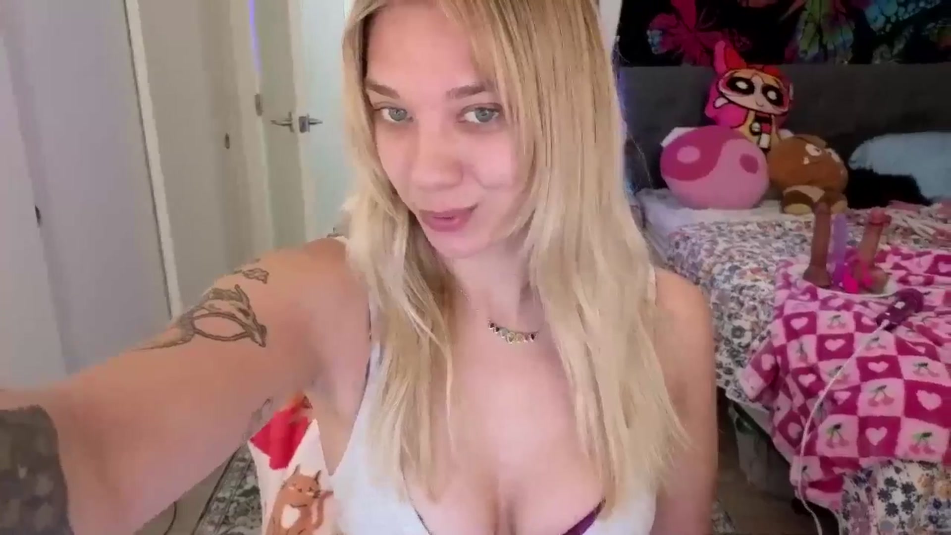 Gallery image thumbnail from VioletRay's myfreecams stream on, 10/31/2025, 05:11 image 13 of 20