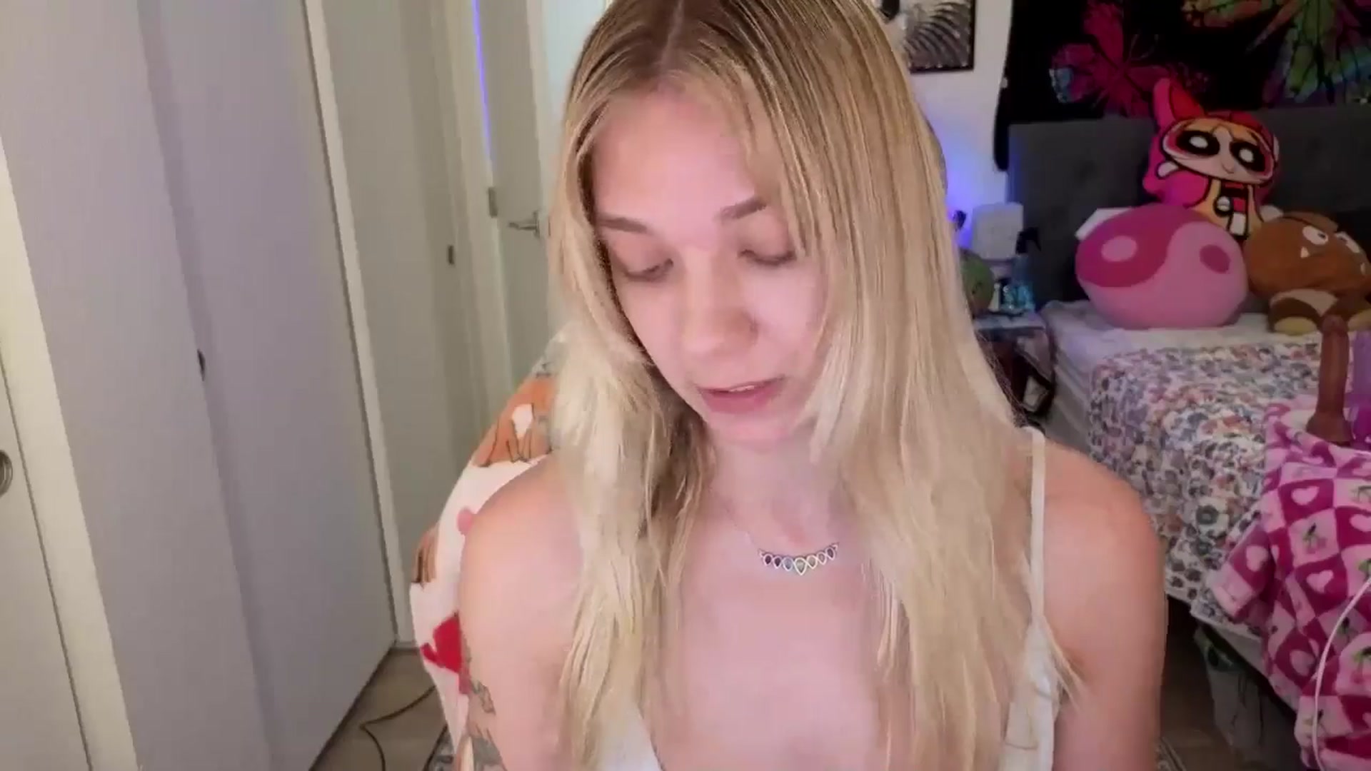 Gallery image thumbnail from VioletRay's myfreecams stream on, 10/31/2025, 05:11 image 9 of 20