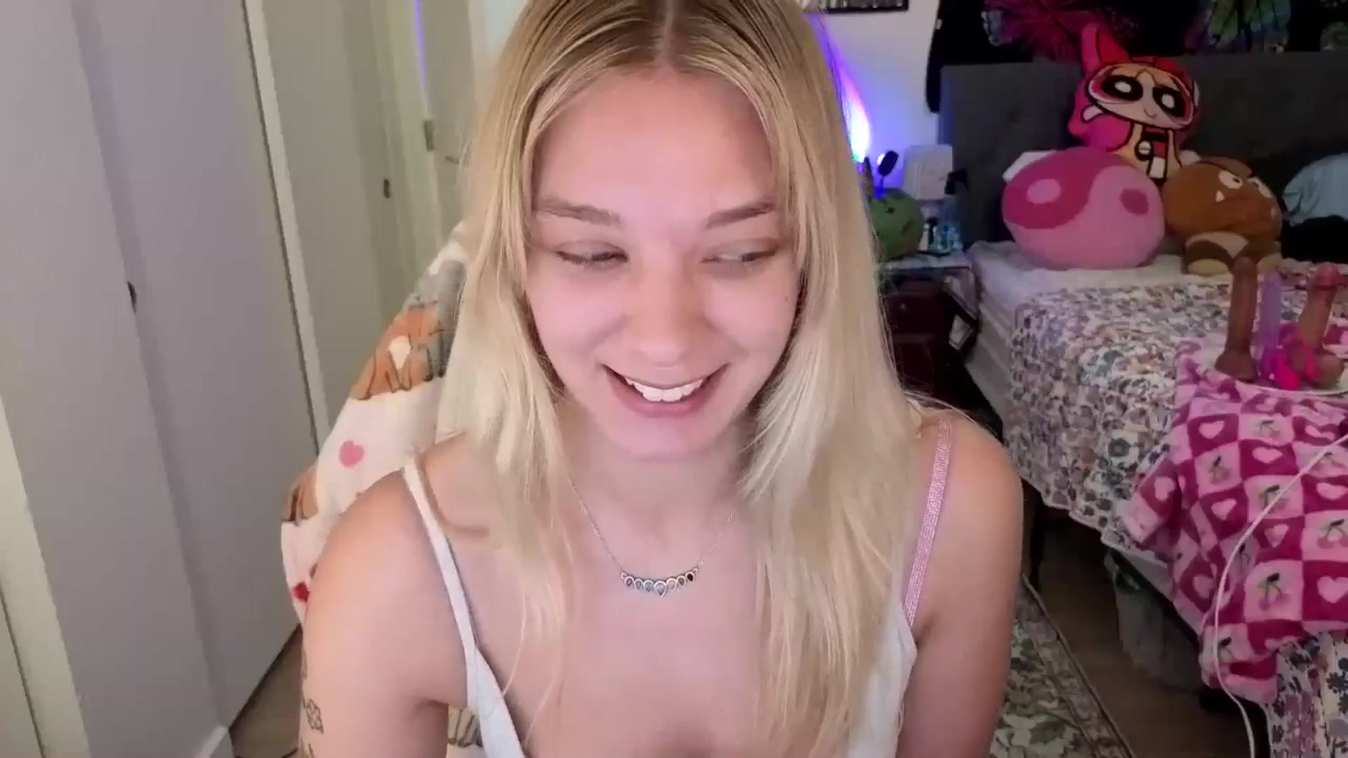 Gallery image thumbnail from VioletRay's myfreecams stream on, 10/31/2025, 05:11 image 5 of 20
