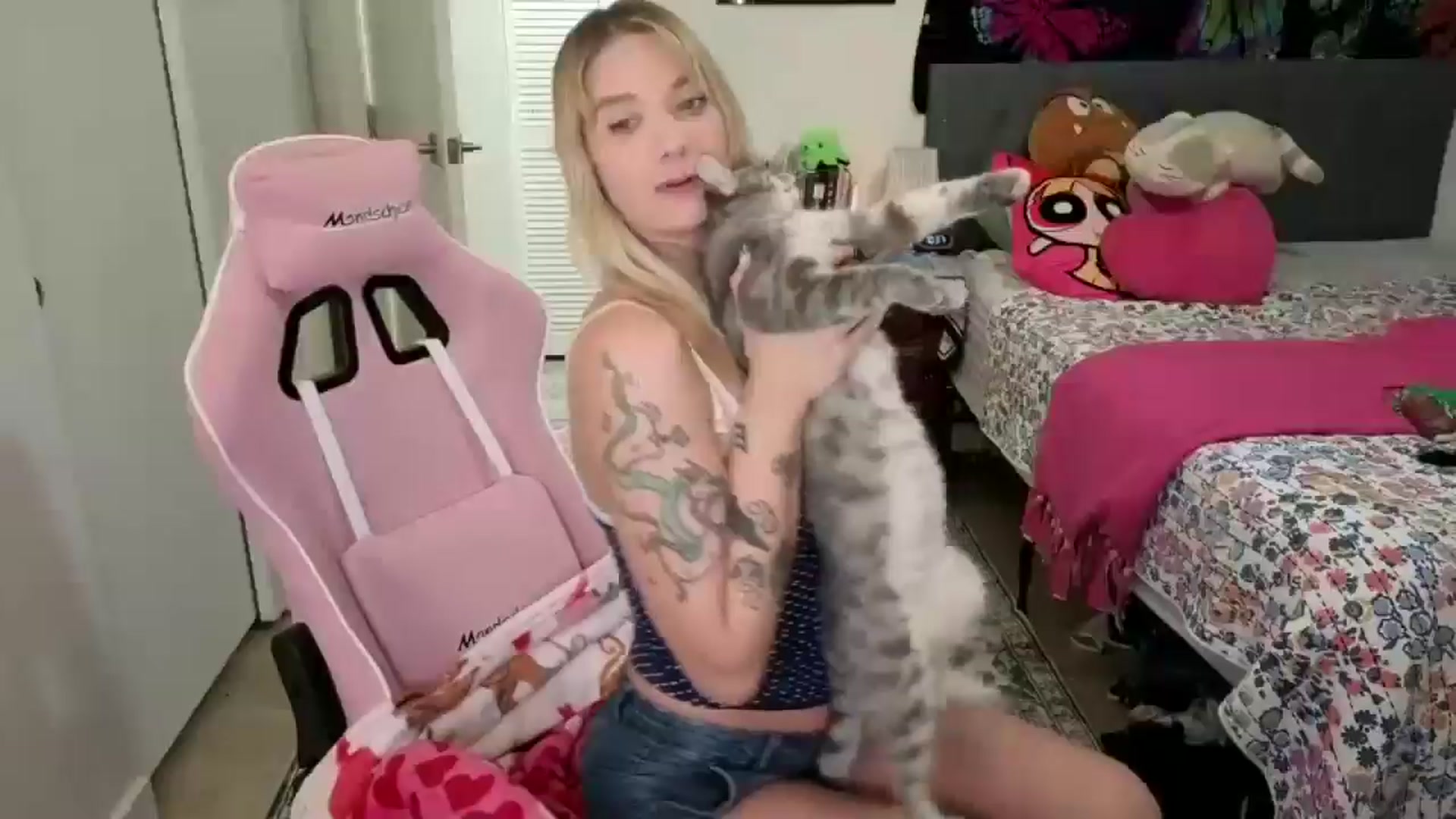 Gallery image thumbnail from VioletRay's myfreecams stream on, 11/05/2025, 05:52 image 12 of 20