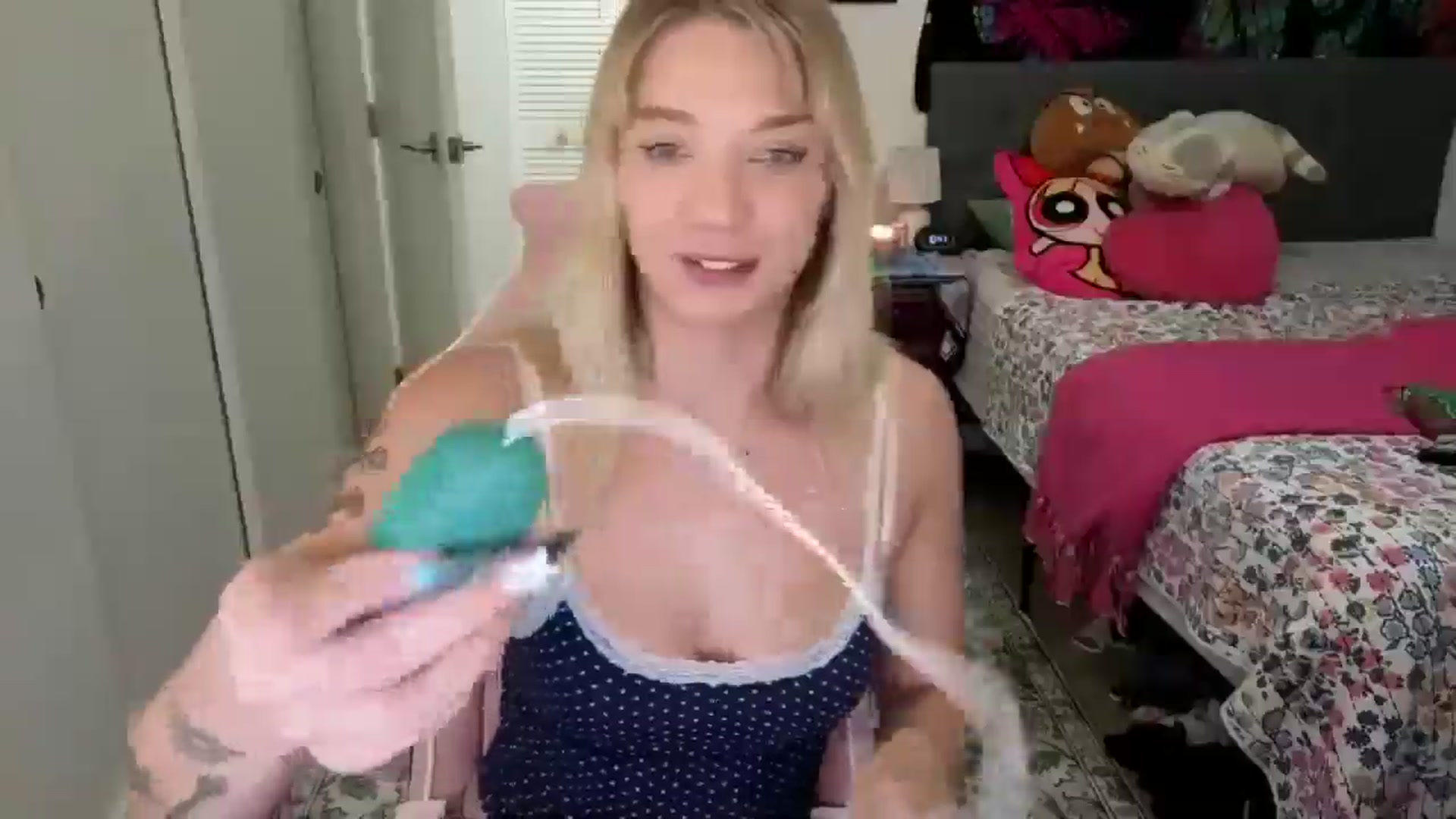 Gallery image thumbnail from VioletRay's myfreecams stream on, 11/05/2025, 05:52 image 16 of 20