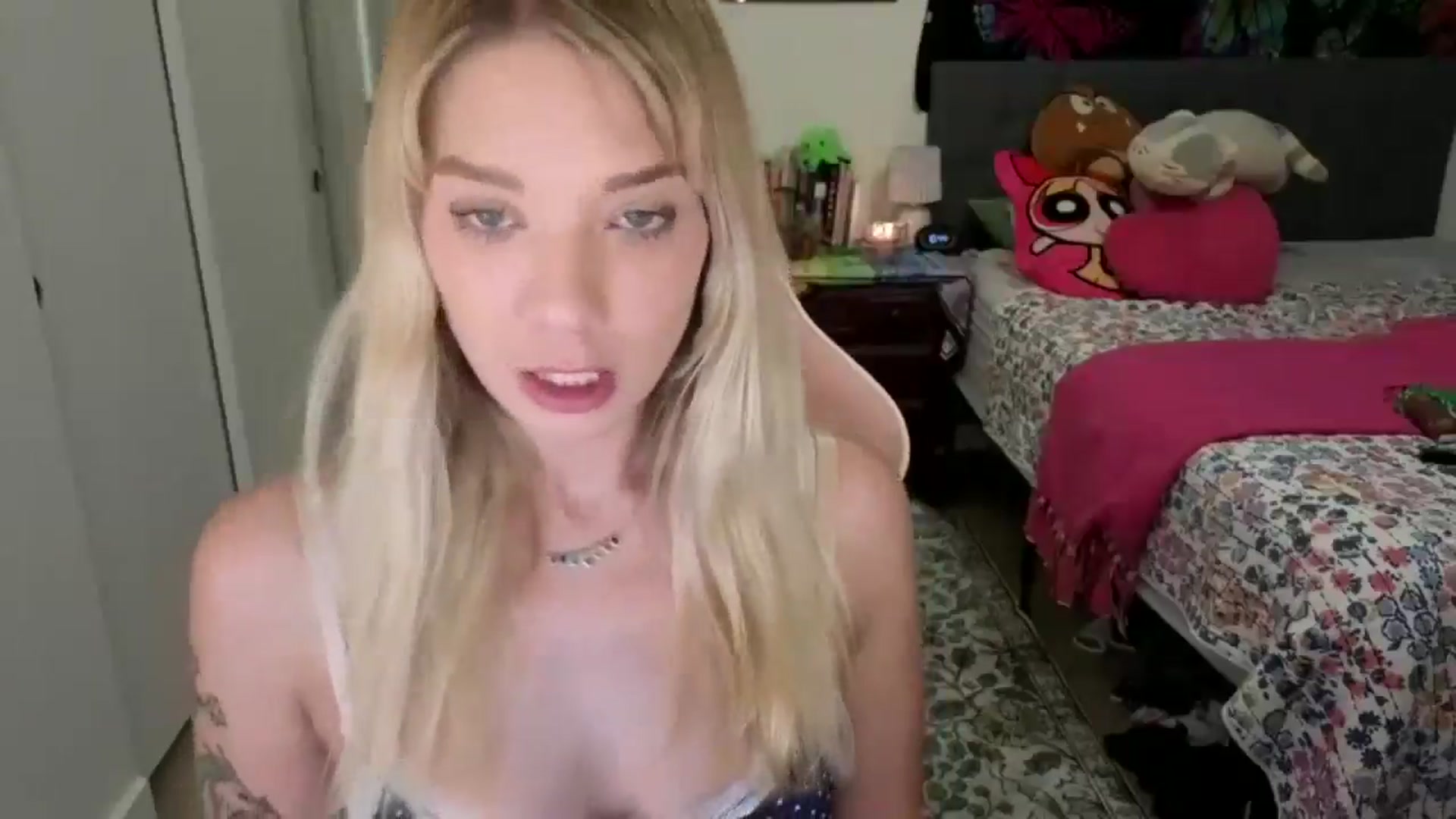 Gallery image thumbnail from VioletRay's myfreecams stream on, 11/05/2025, 05:52 image 18 of 20