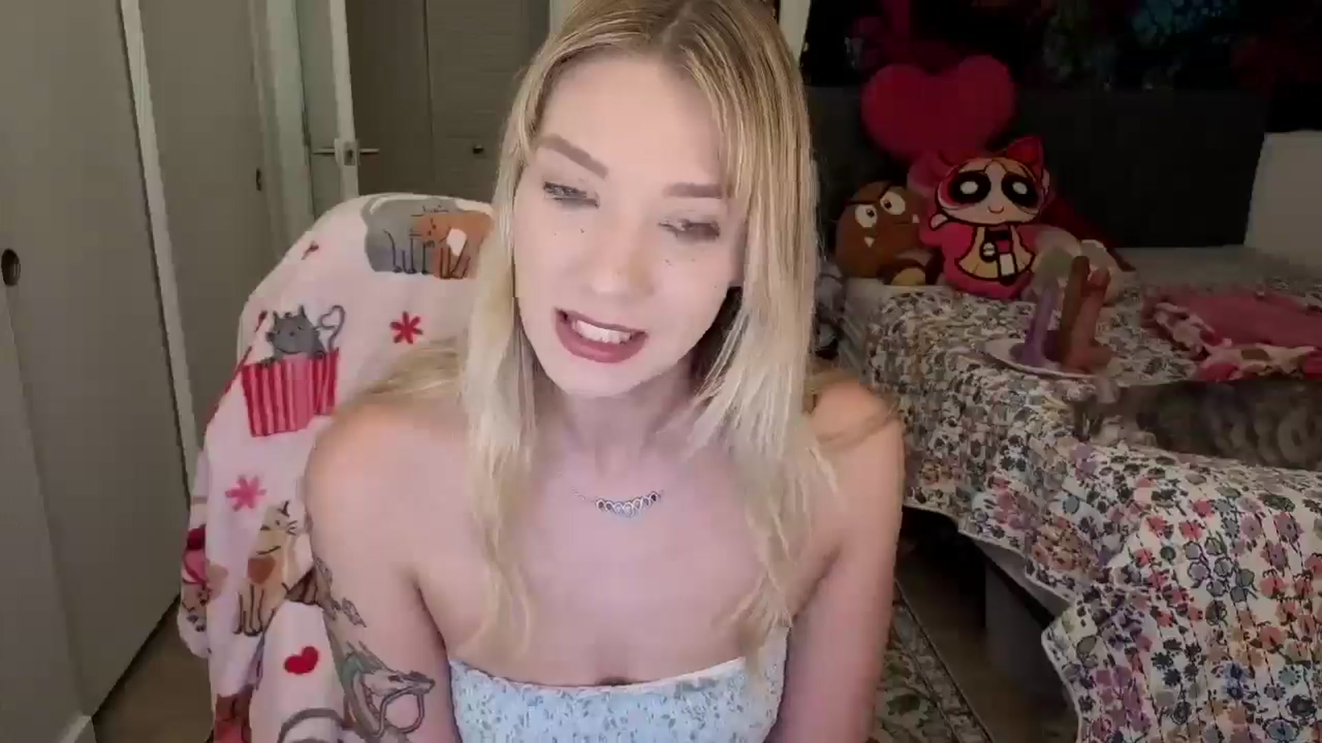 Gallery image thumbnail from VioletRay's myfreecams stream on, 11/13/2025, 05:33 image 9 of 20