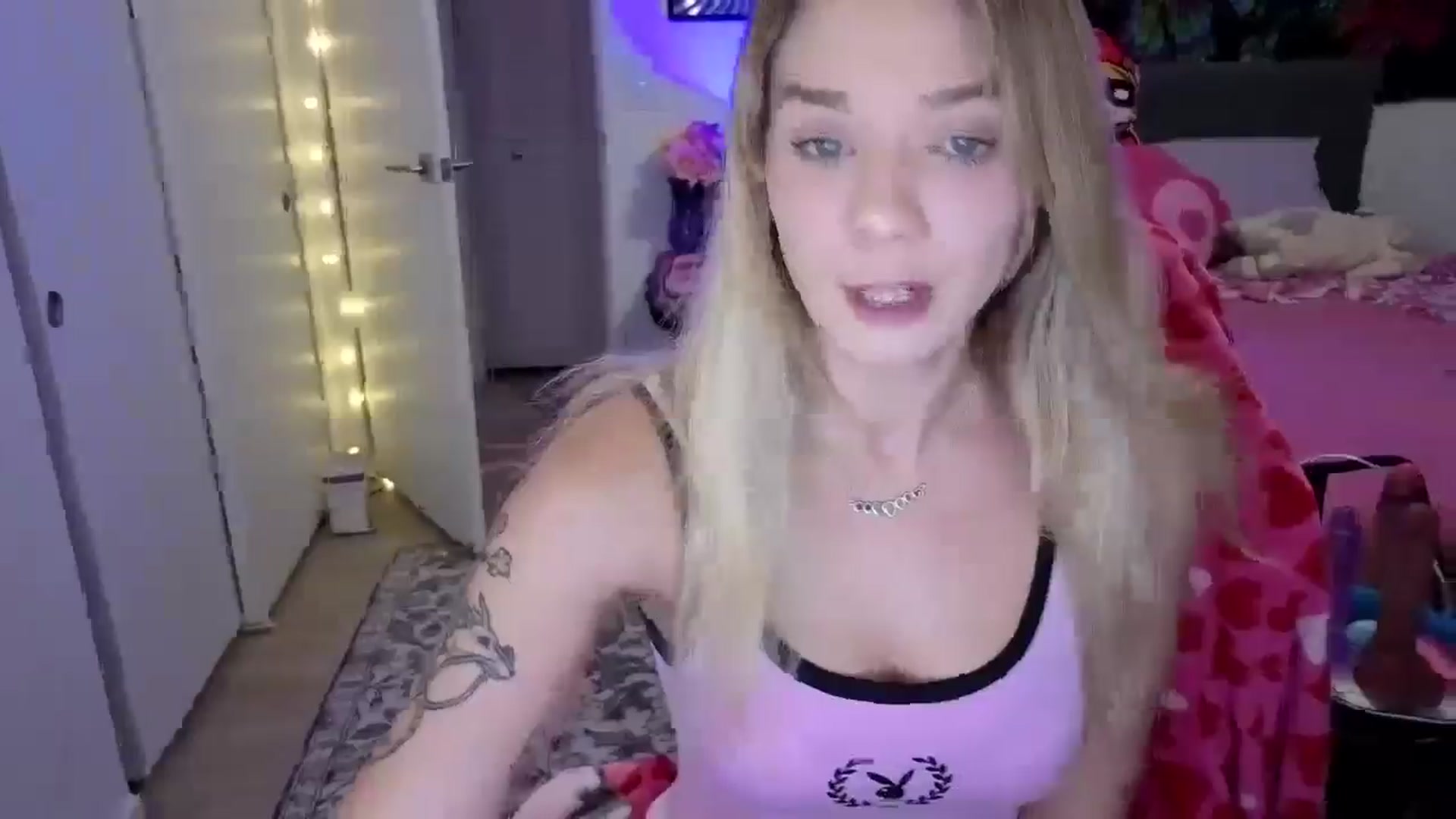 Gallery image thumbnail from VioletRay's myfreecams stream on, 01/27/2026, 24:53 image 7 of 20