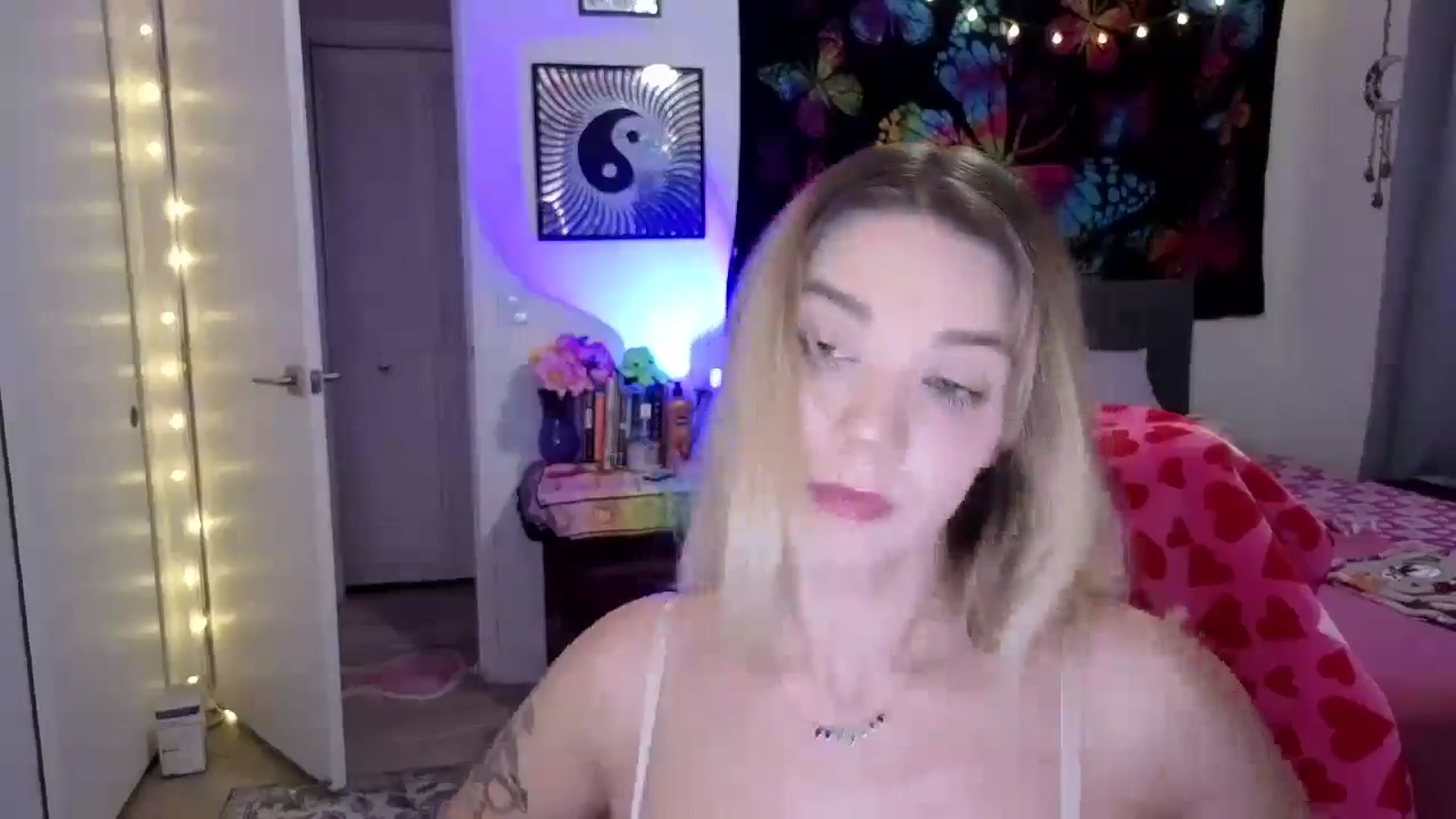 Gallery image thumbnail from VioletRay's myfreecams stream on, 01/27/2026, 24:53 image 16 of 20