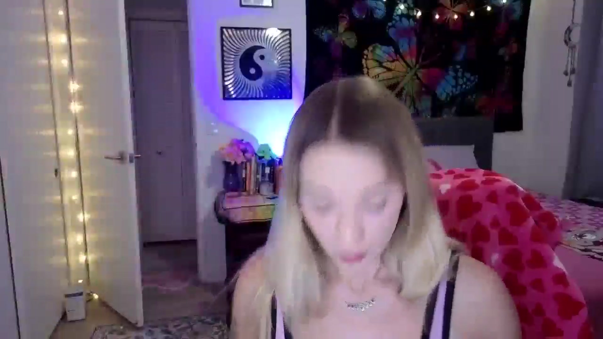 Gallery image thumbnail from VioletRay's myfreecams stream on, 01/27/2026, 24:53 image 15 of 20