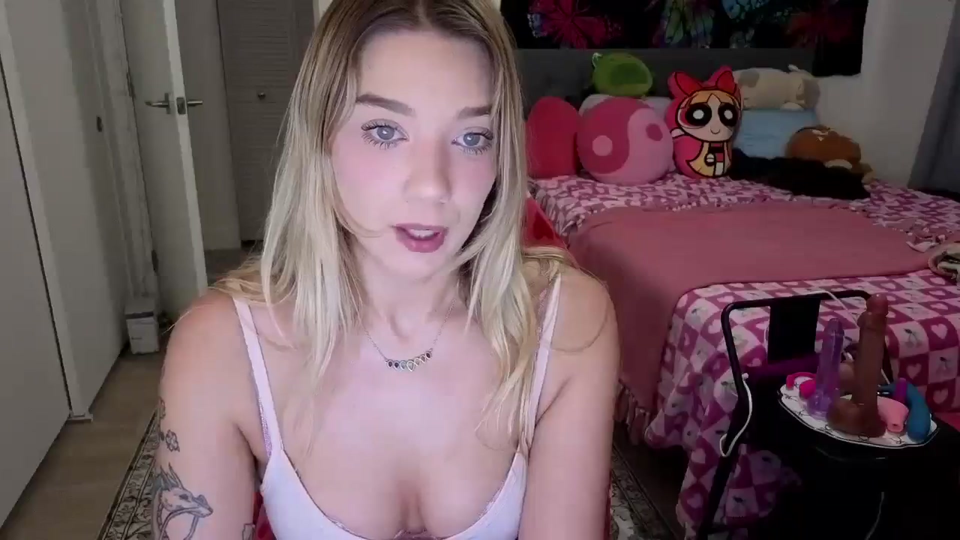 Gallery image thumbnail from VioletRay's myfreecams stream on, 01/28/2026, 02:00 image 12 of 20