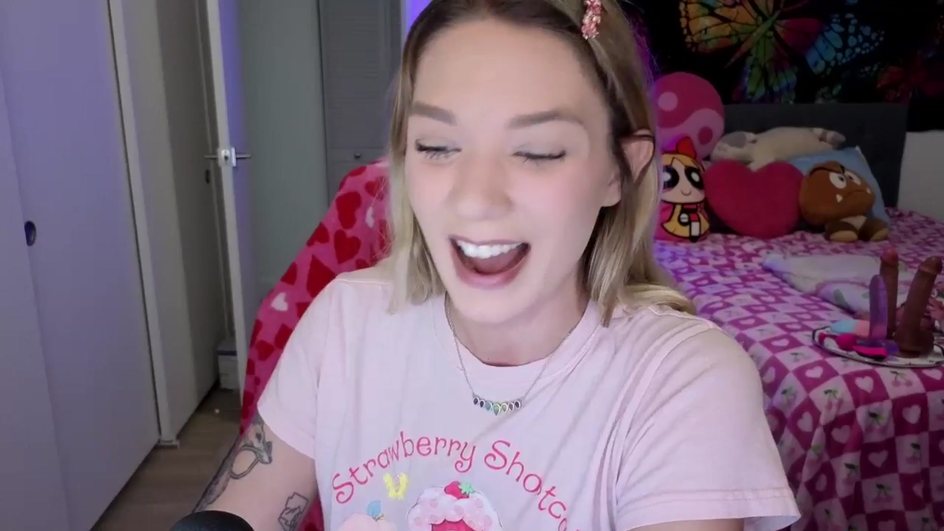 Gallery image thumbnail from VioletRay's myfreecams stream on, 02/04/2026, 23:21 image 12 of 20