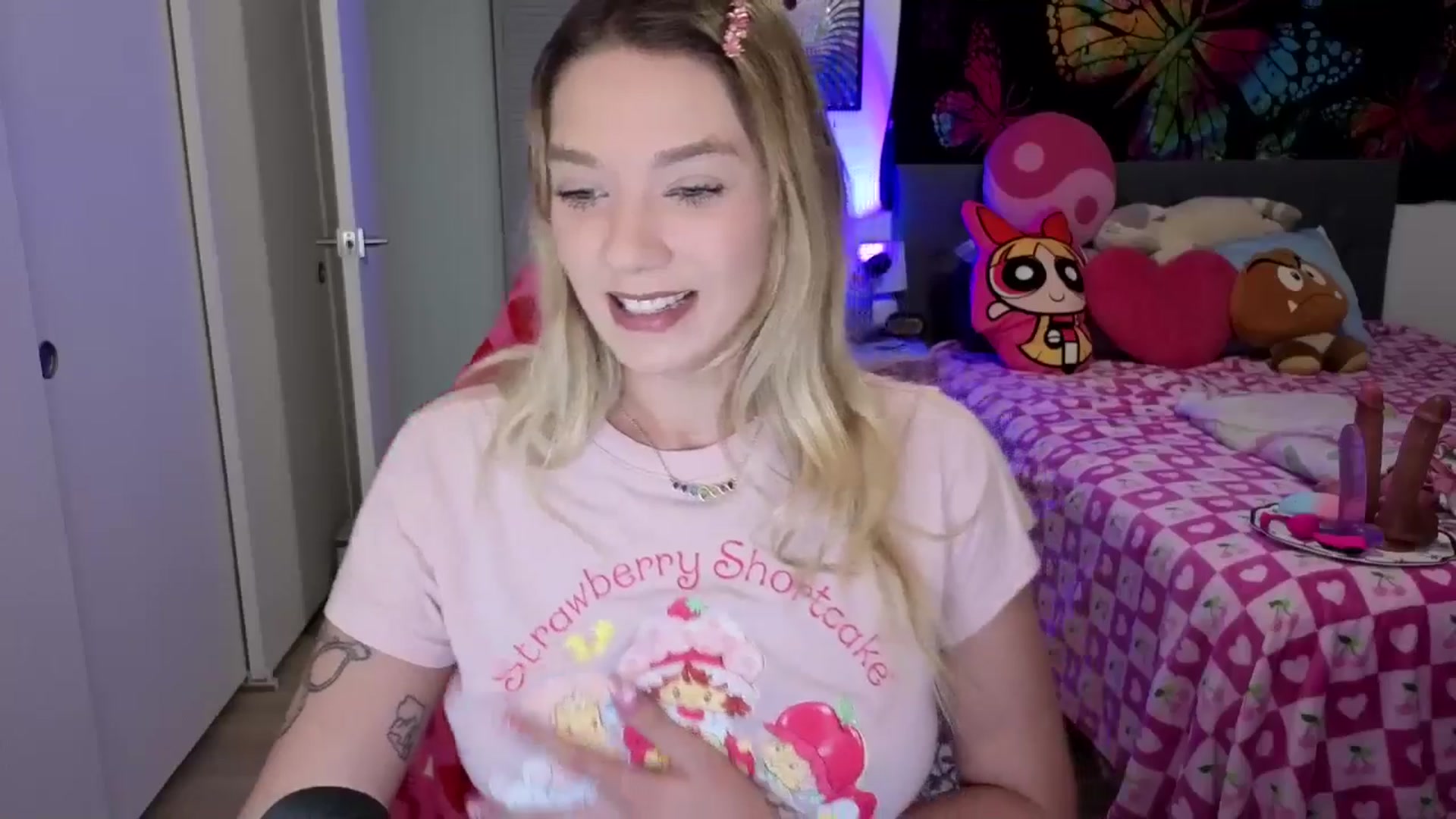 Gallery image thumbnail from VioletRay's myfreecams stream on, 02/04/2026, 23:21 image 5 of 20