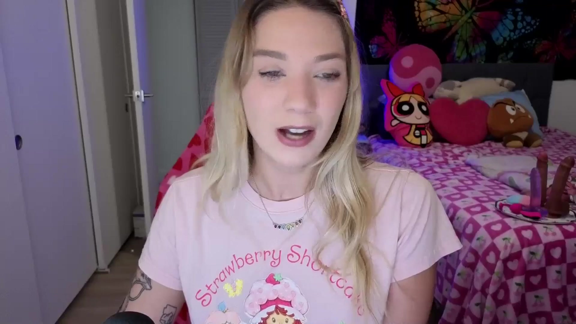 Gallery image thumbnail from VioletRay's myfreecams stream on, 02/04/2026, 23:21 image 6 of 20