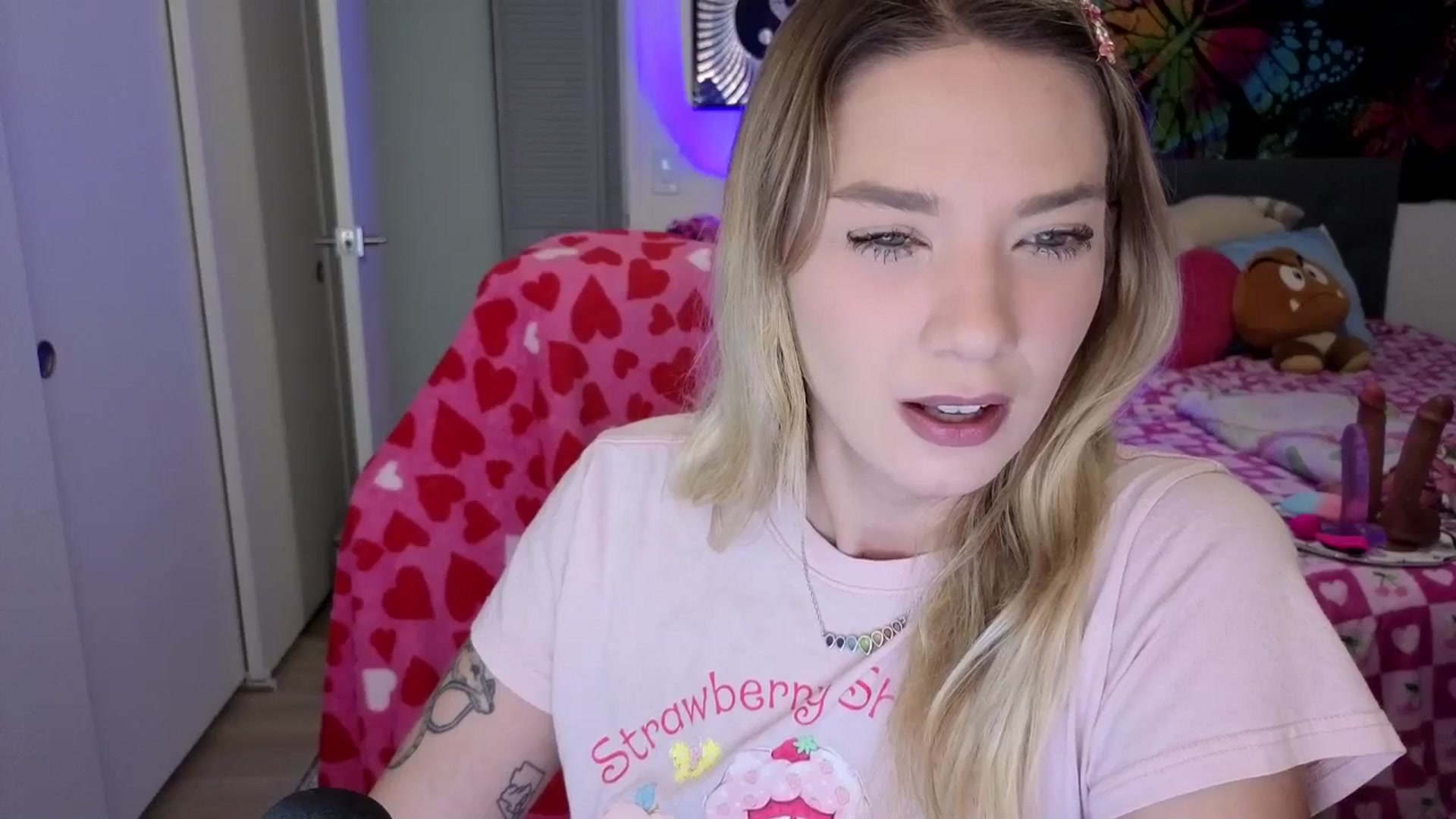 Gallery image thumbnail from VioletRay's myfreecams stream on, 02/04/2026, 23:21 image 17 of 20