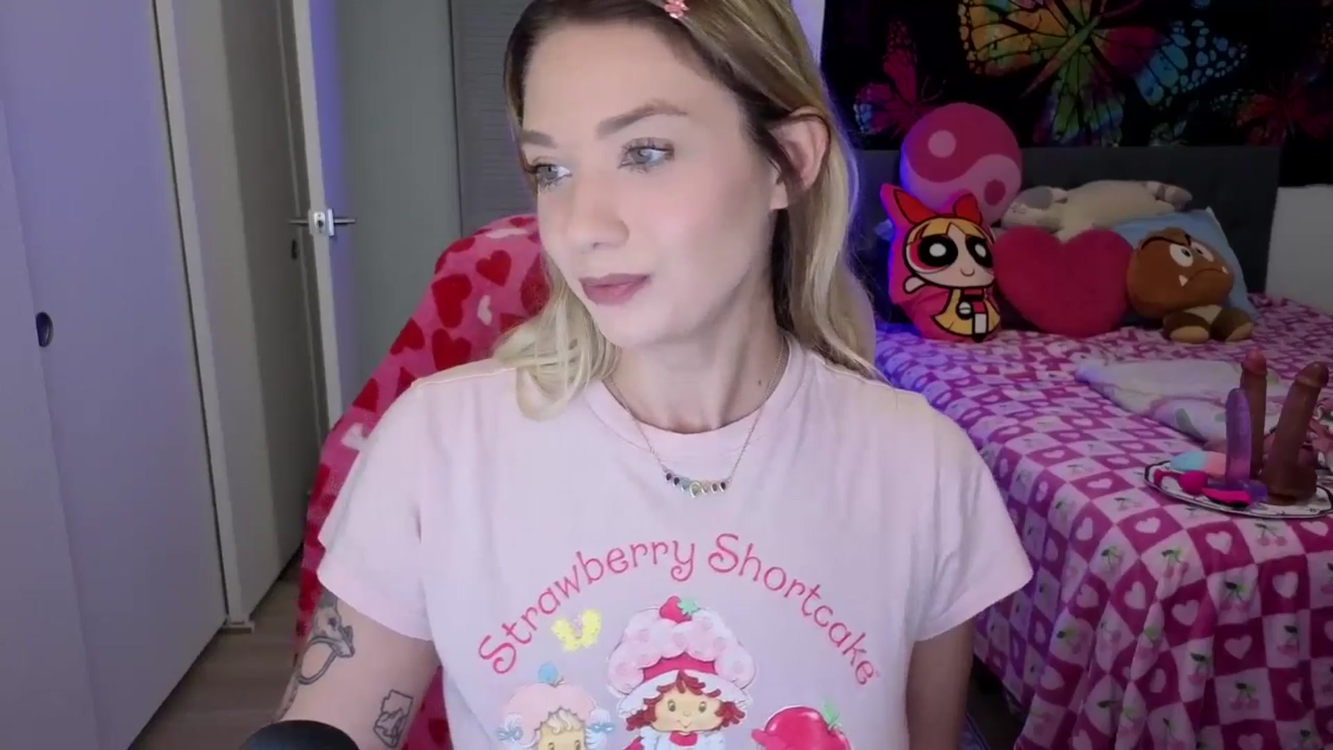 Gallery image thumbnail from VioletRay's myfreecams stream on, 02/04/2026, 23:21 image 13 of 20