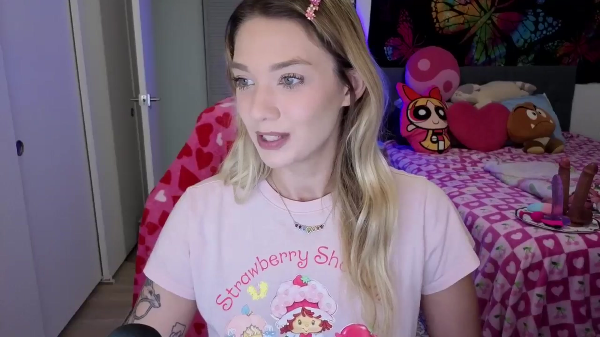 Gallery image thumbnail from VioletRay's myfreecams stream on, 02/04/2026, 23:21 image 16 of 20