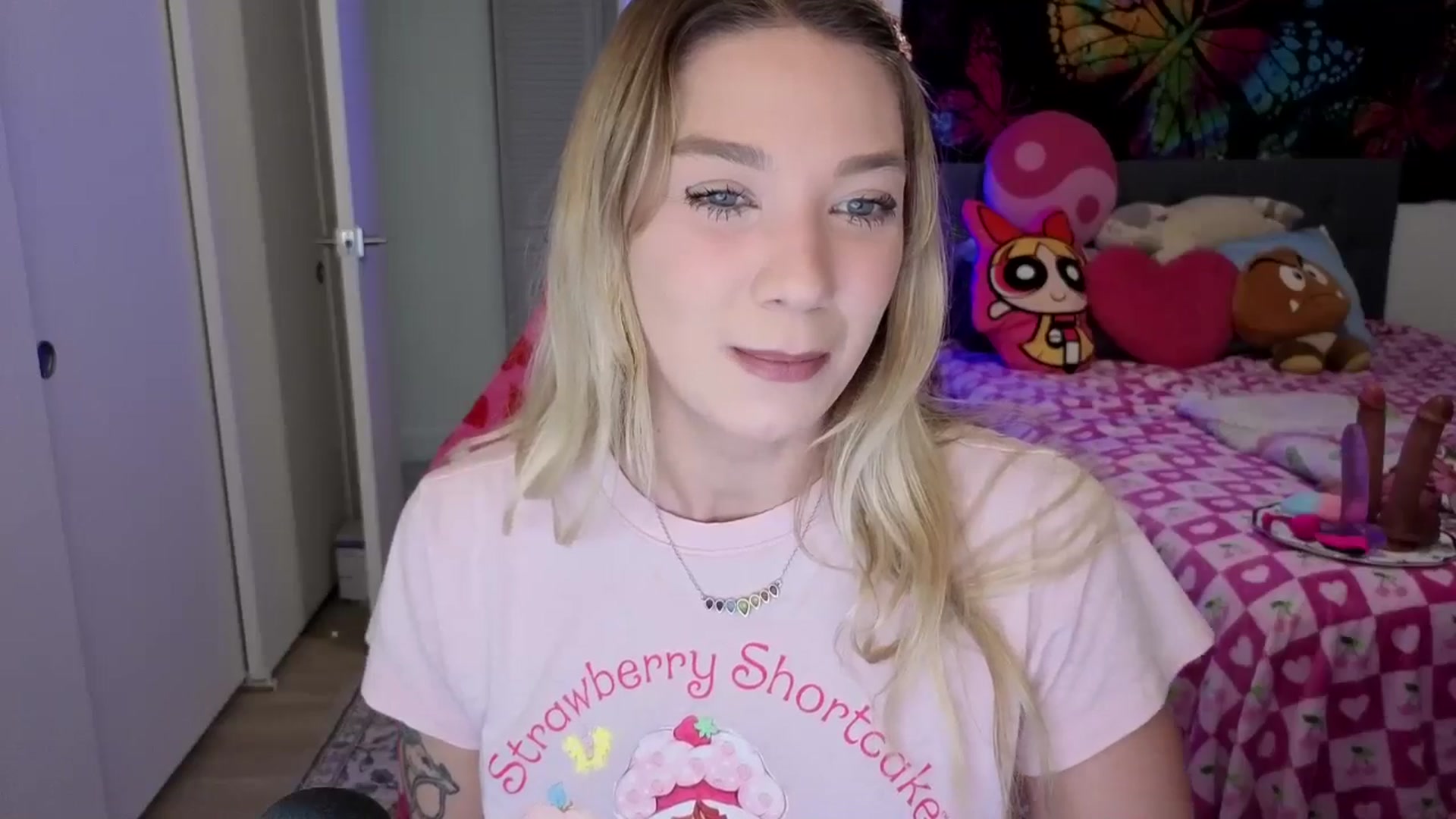 Gallery image thumbnail from VioletRay's myfreecams stream on, 02/04/2026, 23:21 image 3 of 20