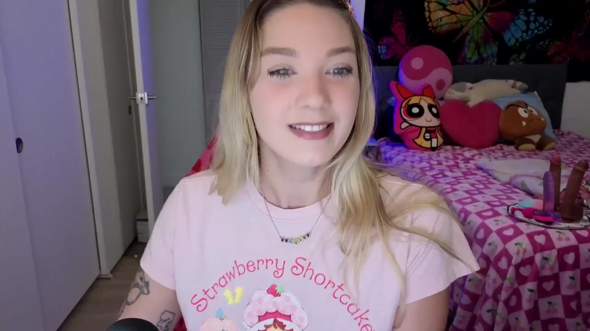 Gallery image thumbnail from VioletRay's myfreecams stream on, 02/04/2026, 23:21 image 1 of 20