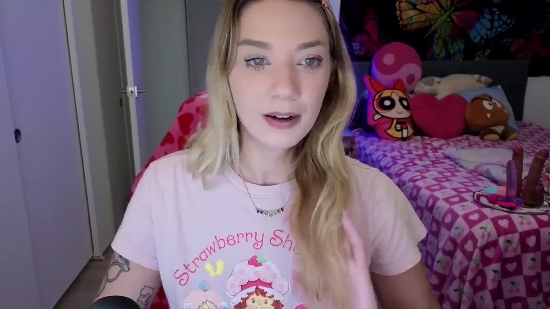 Gallery image thumbnail from VioletRay's myfreecams stream on, 02/04/2026, 23:21 image 19 of 20