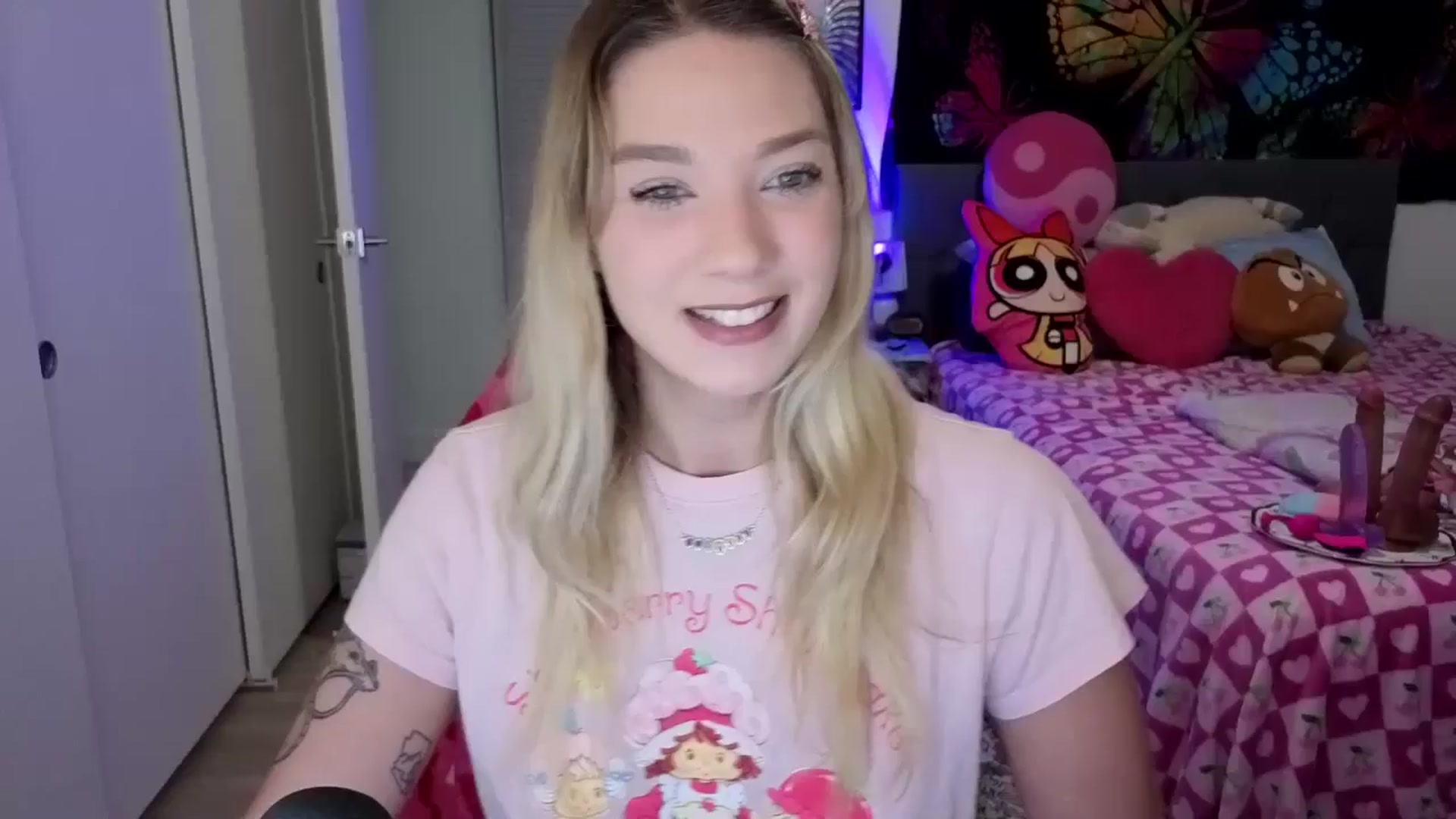 Gallery image thumbnail from VioletRay's myfreecams stream on, 02/04/2026, 23:21 image 9 of 20