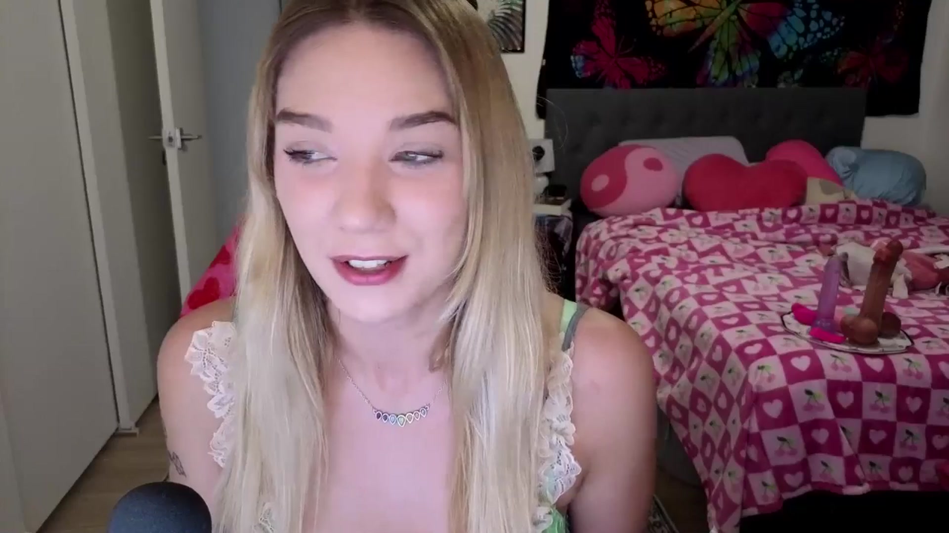 Gallery image thumbnail from VioletRay's myfreecams stream on, 02/08/2026, 24:57 image 4 of 20