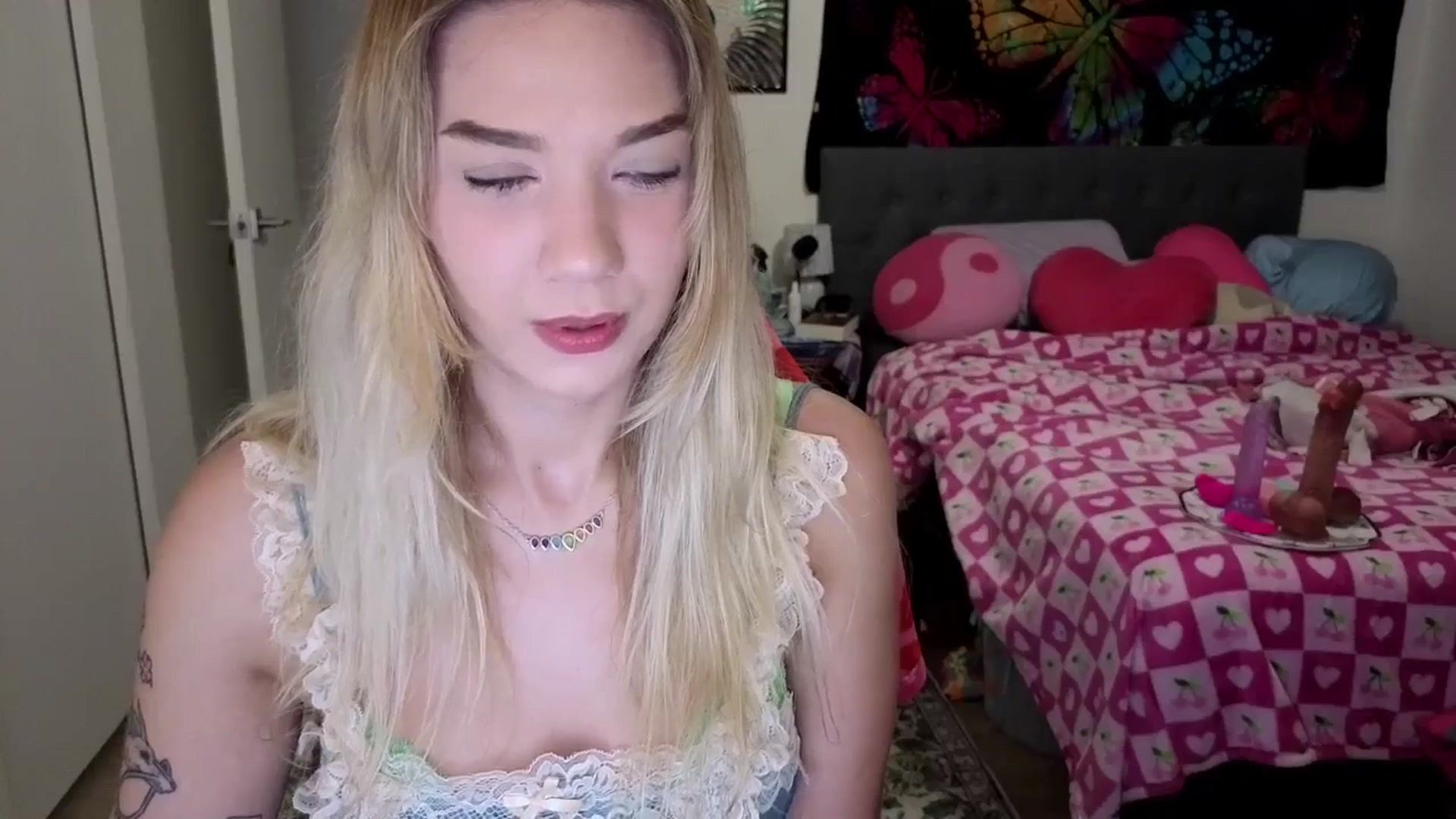 Gallery image thumbnail from VioletRay's myfreecams stream on, 02/08/2026, 24:57 image 18 of 20