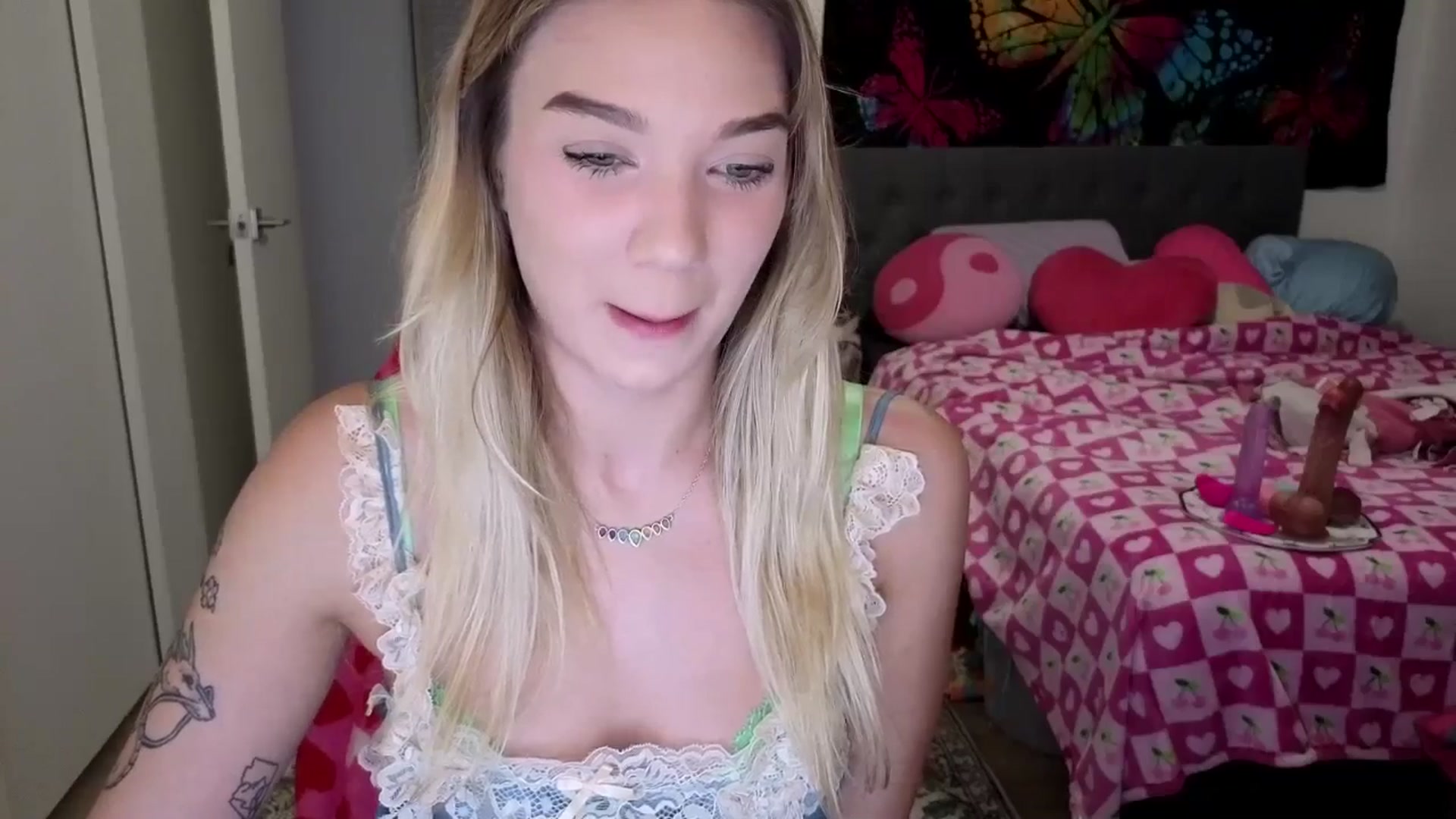 Gallery image thumbnail from VioletRay's myfreecams stream on, 02/08/2026, 24:57 image 14 of 20