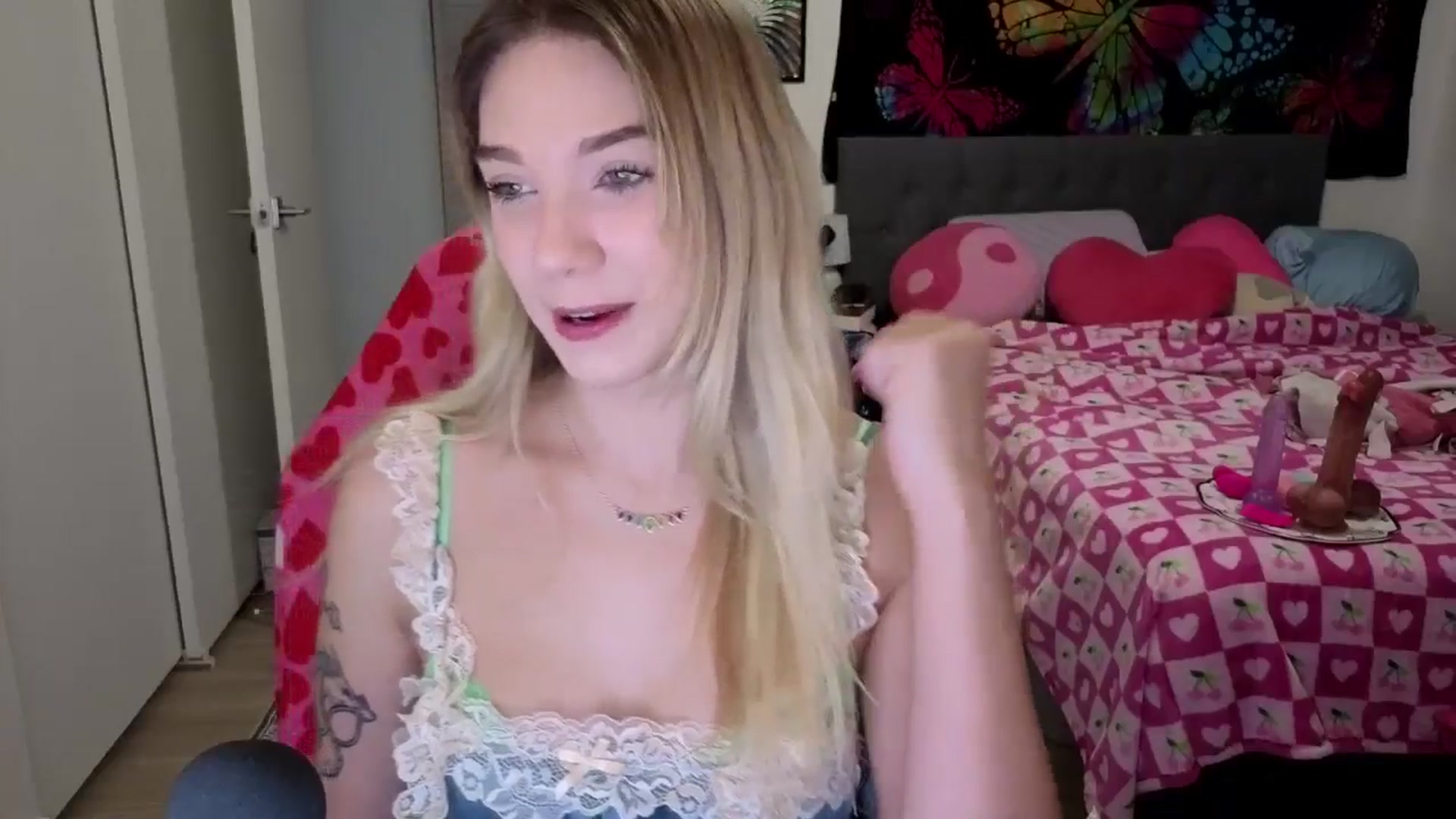 Gallery image thumbnail from VioletRay's myfreecams stream on, 02/08/2026, 24:57 image 3 of 20