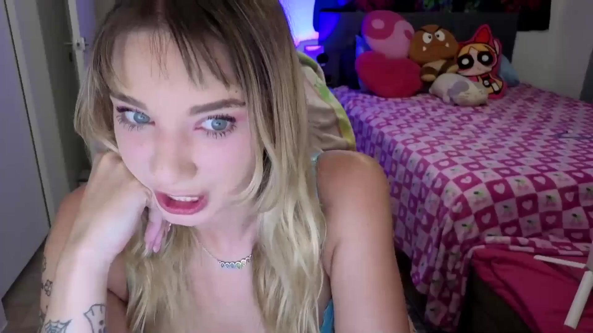 Gallery image thumbnail from VioletRay's myfreecams stream on, 02/13/2026, 03:21 image 16 of 20