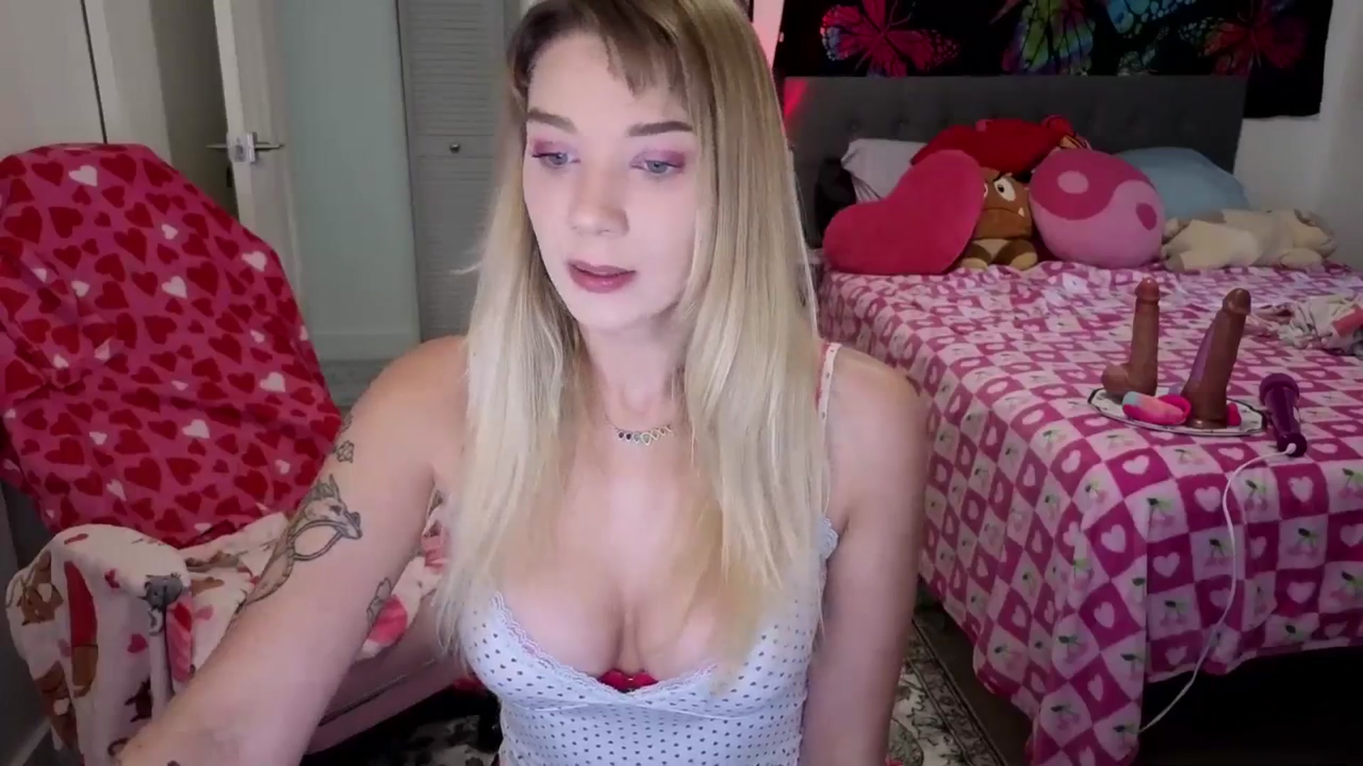 Gallery image thumbnail from VioletRay's myfreecams stream on, 02/14/2026, 22:24 image 18 of 20