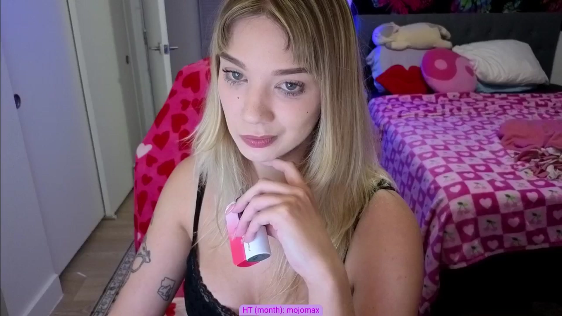 Gallery image thumbnail from VioletRay's myfreecams stream on, 02/21/2026, 02:07 image 19 of 20