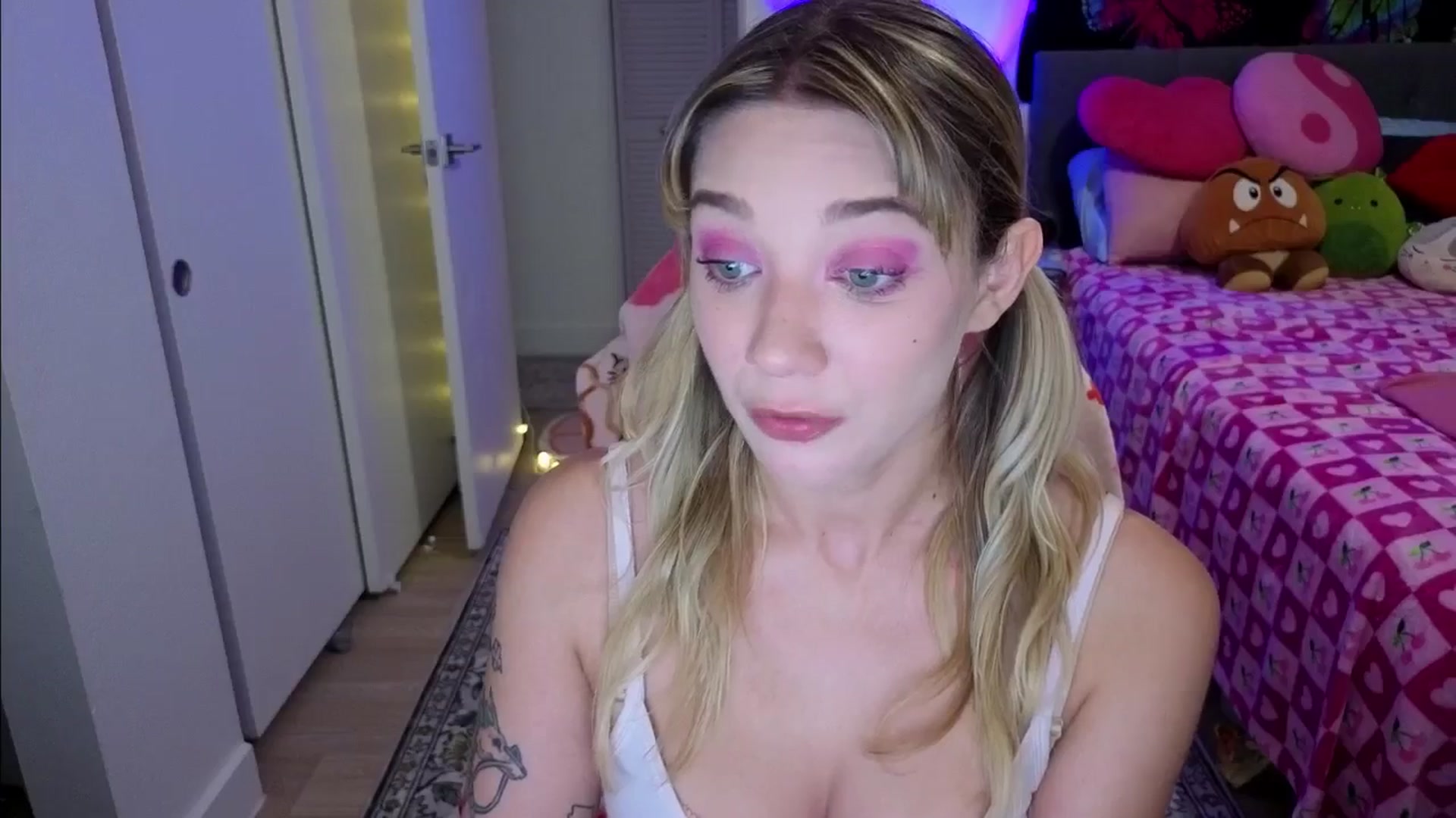 Gallery image thumbnail from VioletRay's myfreecams stream on, 03/07/2026, 02:48 image 18 of 20