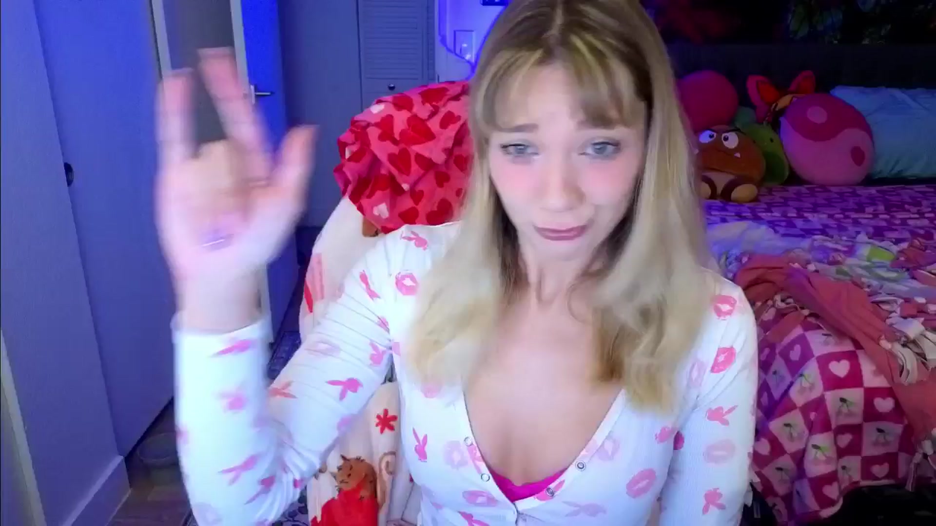 Gallery image thumbnail from VioletRay's myfreecams stream on, 03/28/2026, 03:01 image 1 of 20