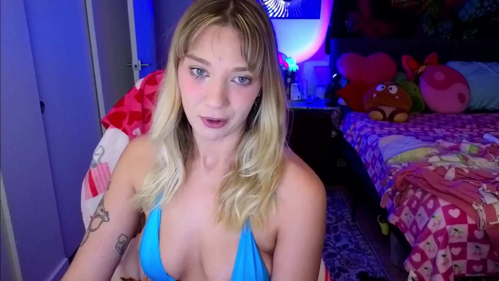 Gallery image thumbnail from VioletRay's myfreecams stream on, 03/28/2026, 03:01 image 11 of 20