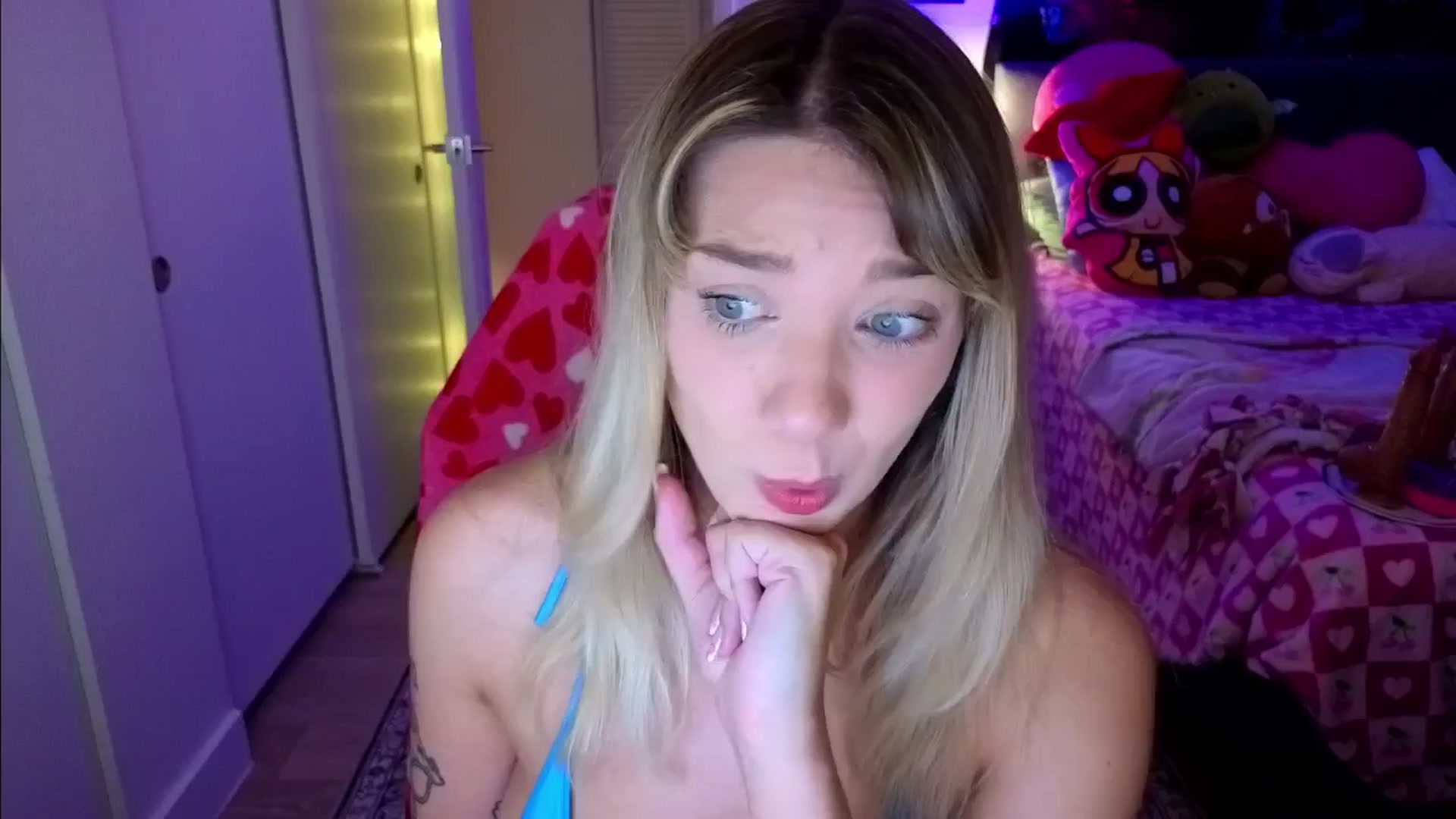 Gallery image thumbnail from VioletRay's myfreecams stream on, 04/10/2026, 04:34 image 2 of 20